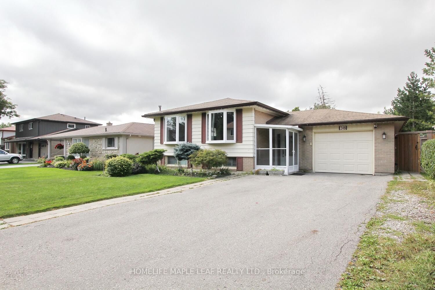 38 Inglewood Dr