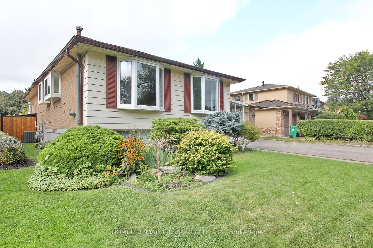 38 Inglewood Dr