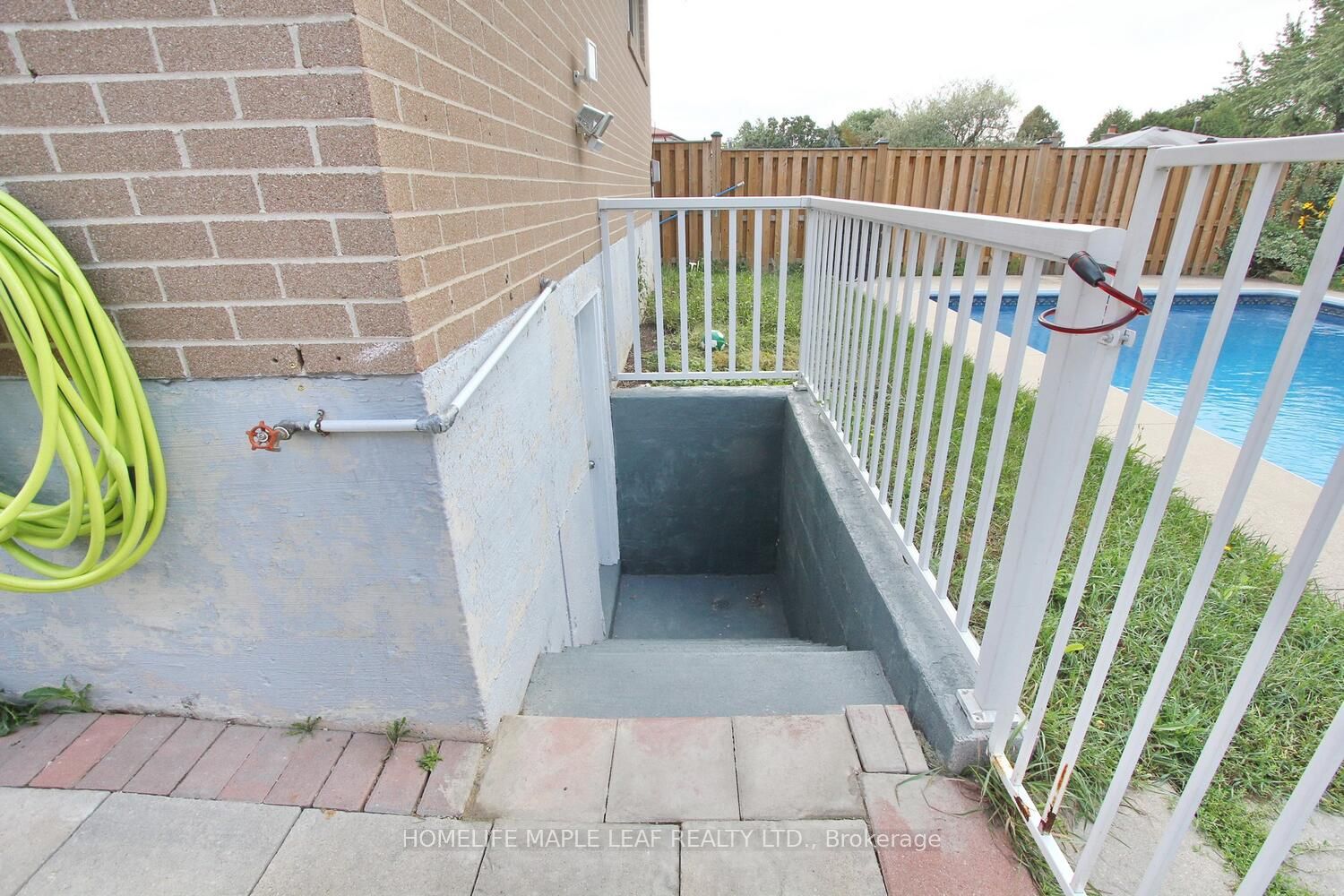 38 Inglewood Dr