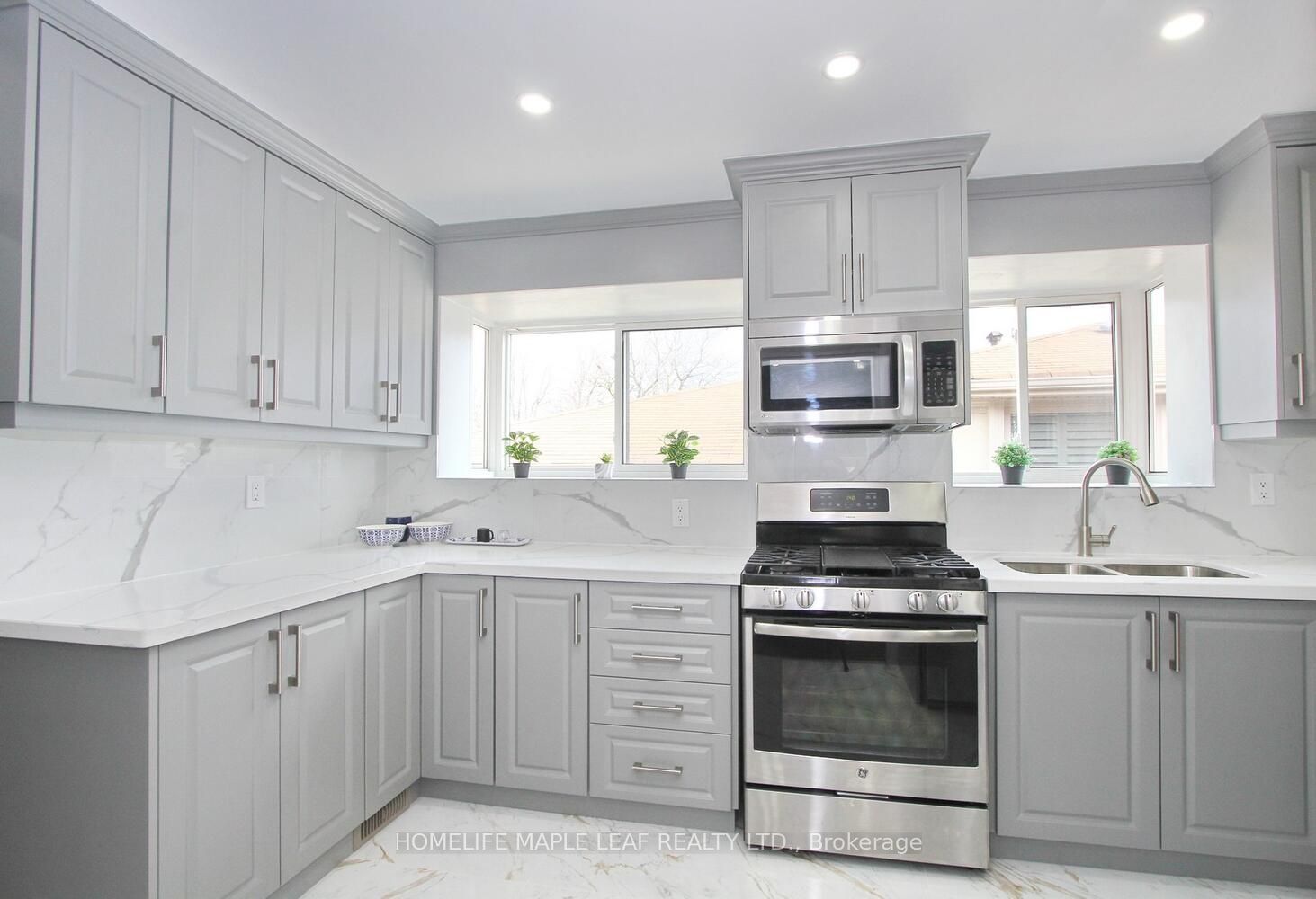 38 Inglewood Dr