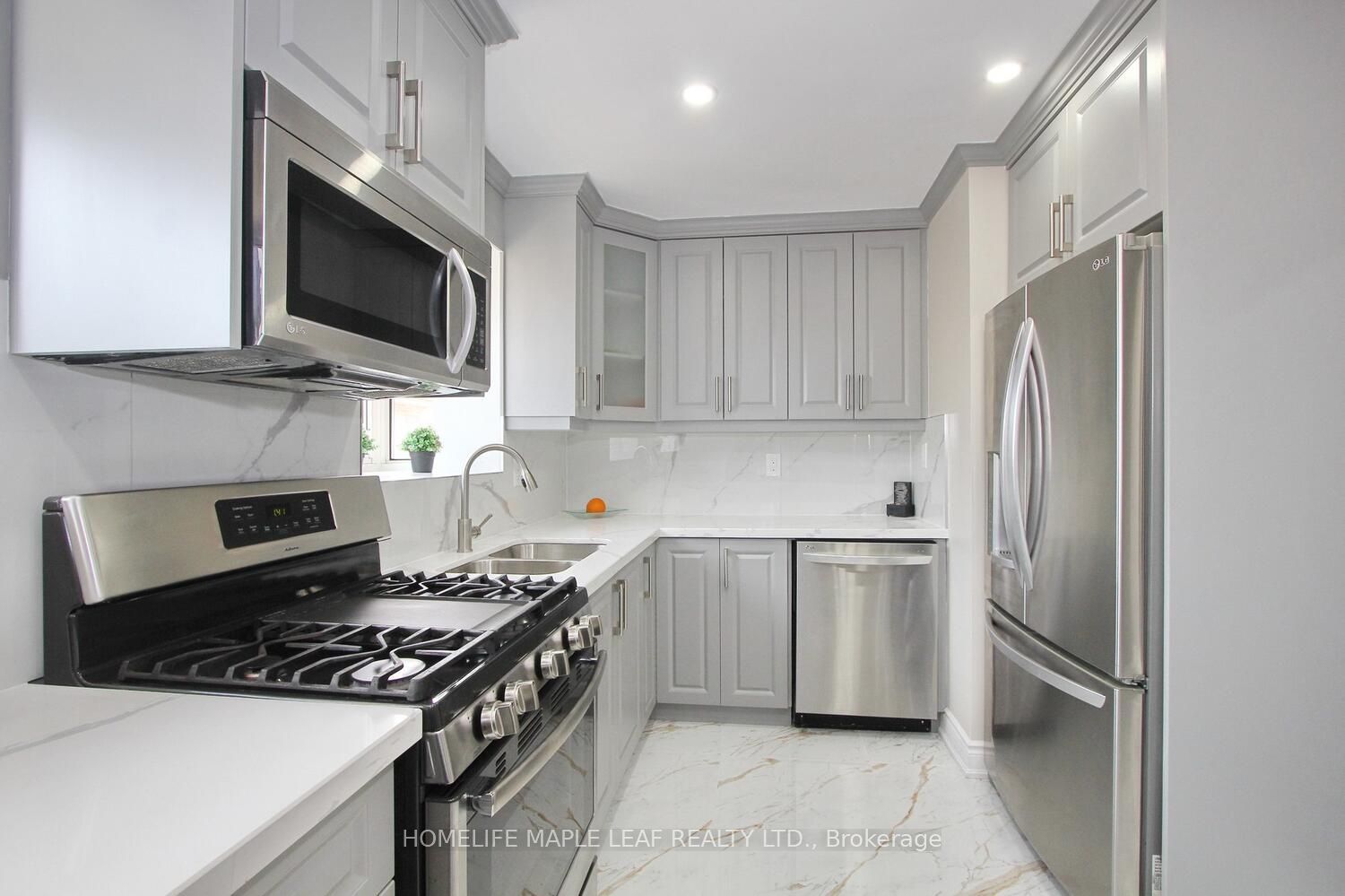 38 Inglewood Dr