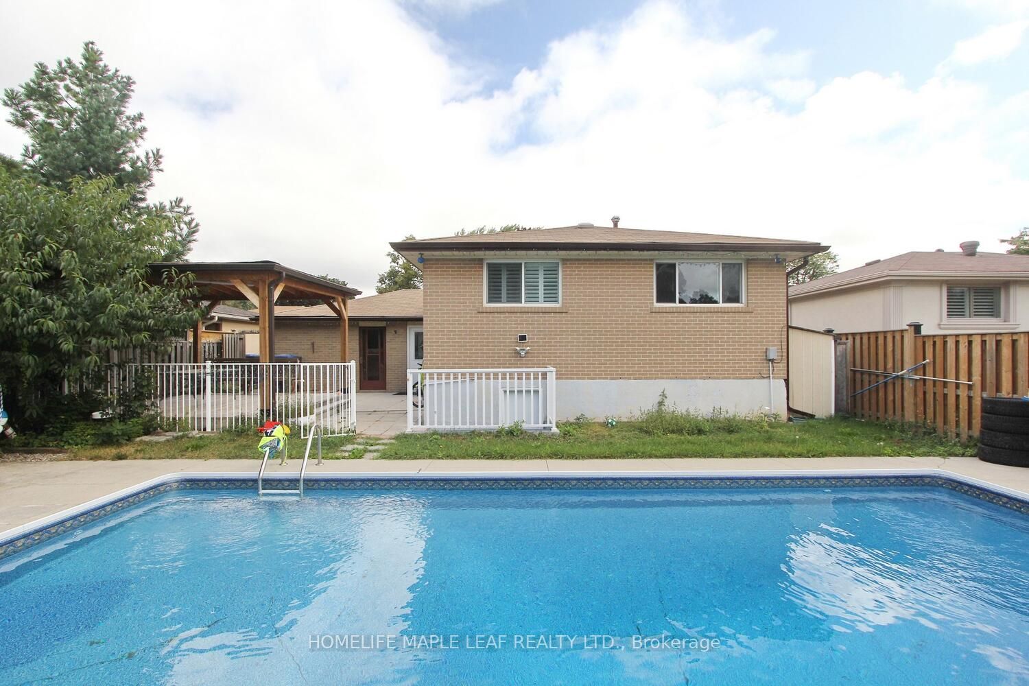 38 Inglewood Dr