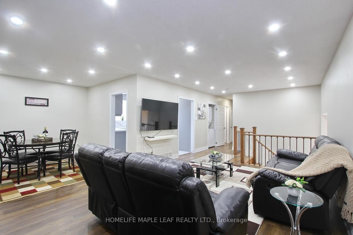 38 Inglewood Dr