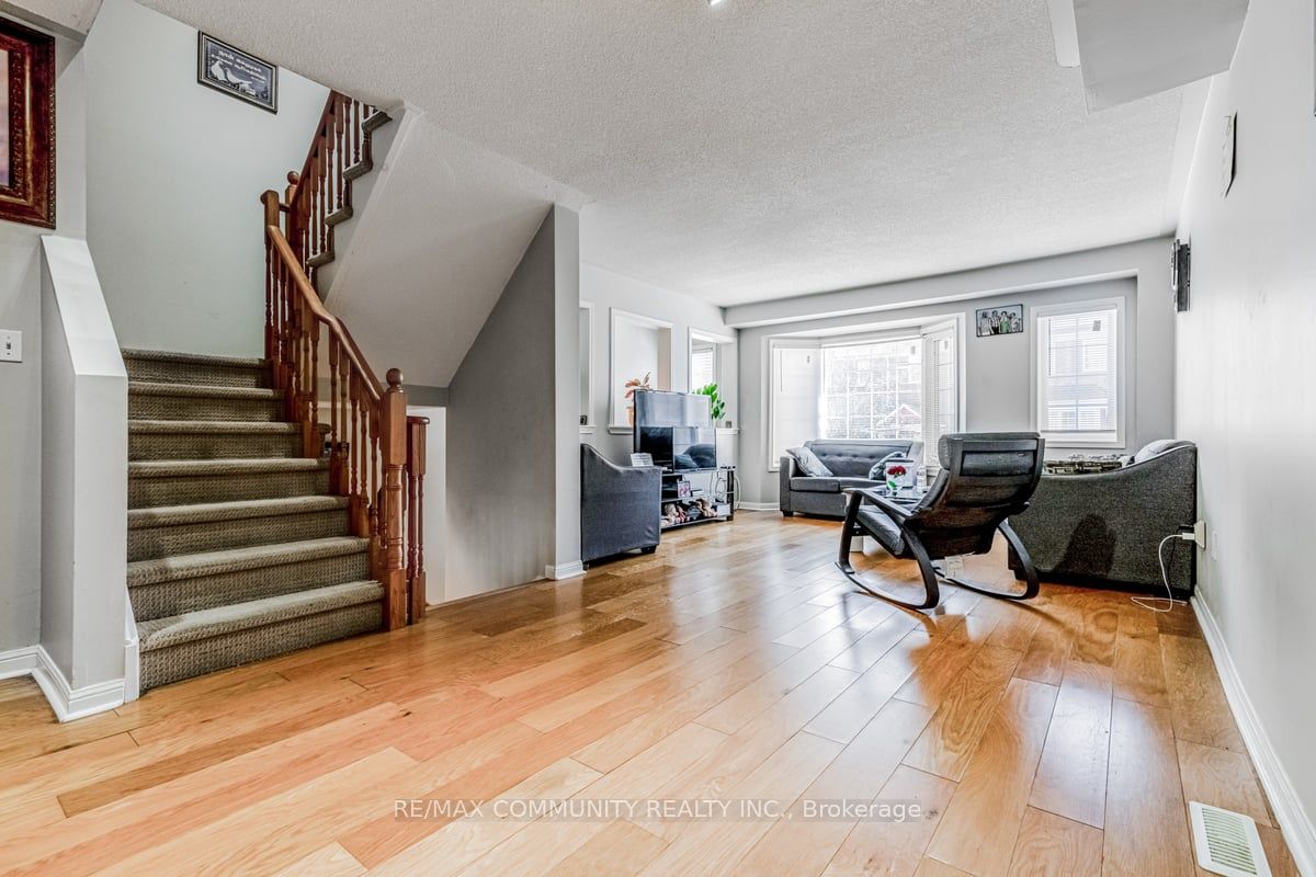 271 Richvale Dr S, #10