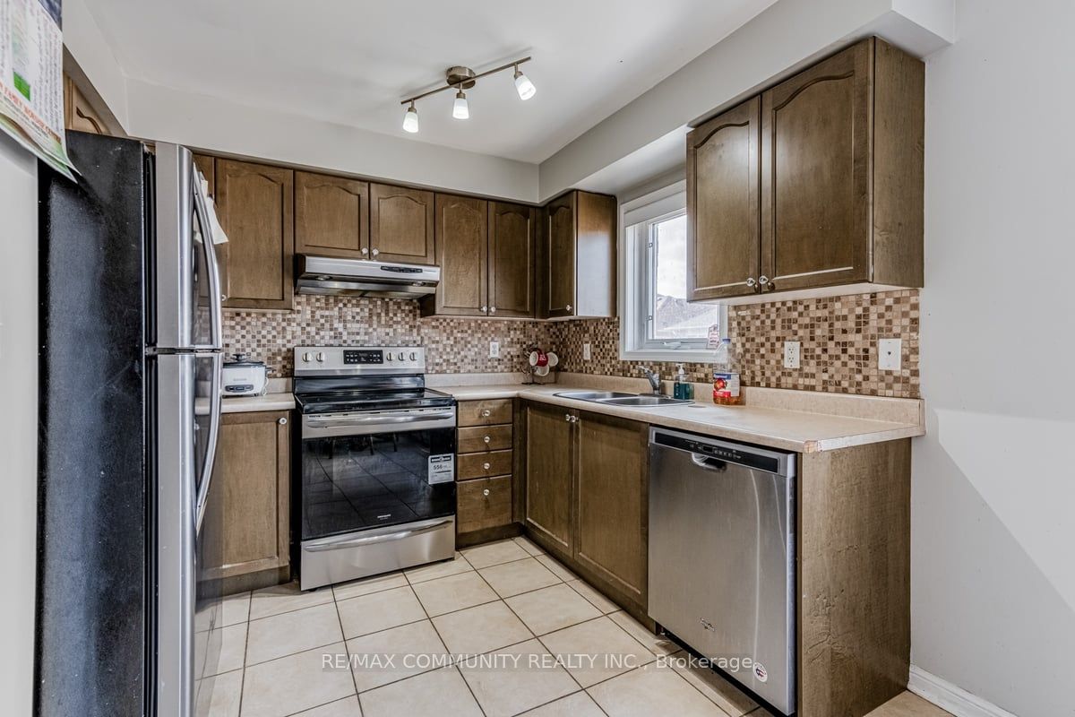 271 Richvale Dr S, #10