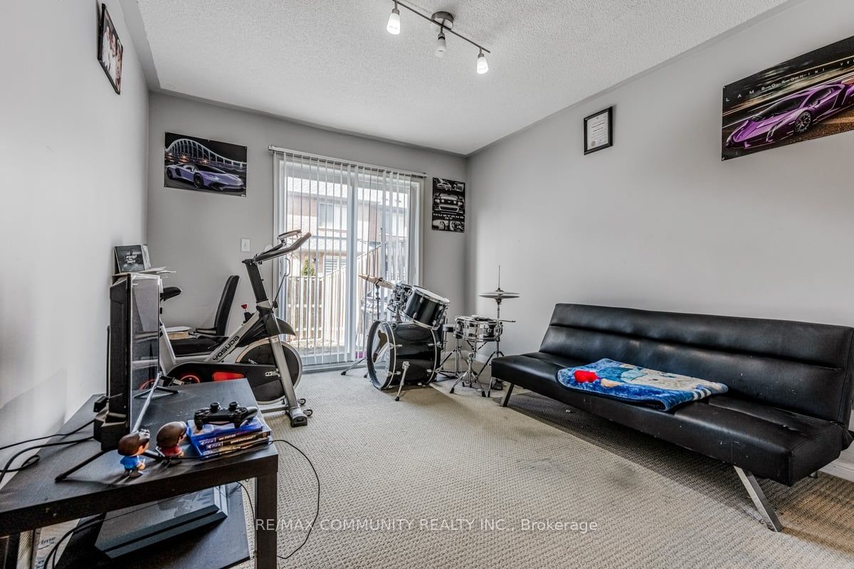271 Richvale Dr S, #10