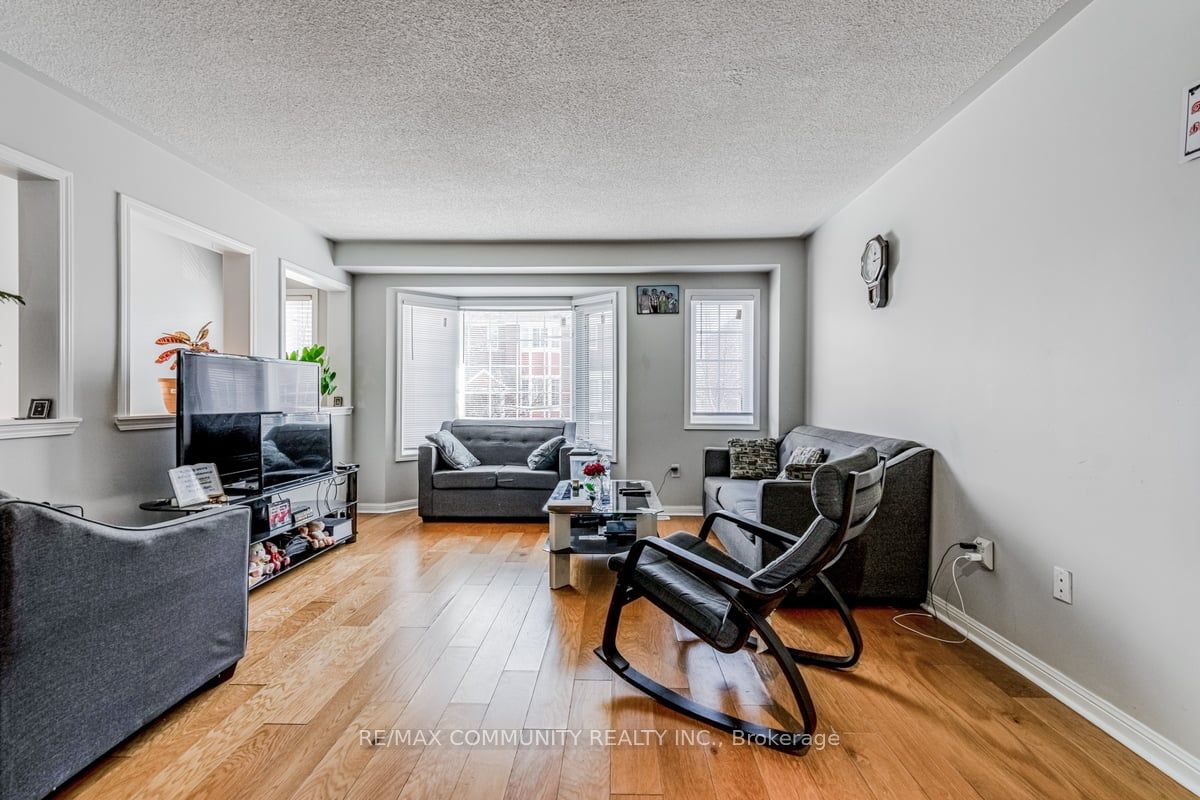 271 Richvale Dr S, #10