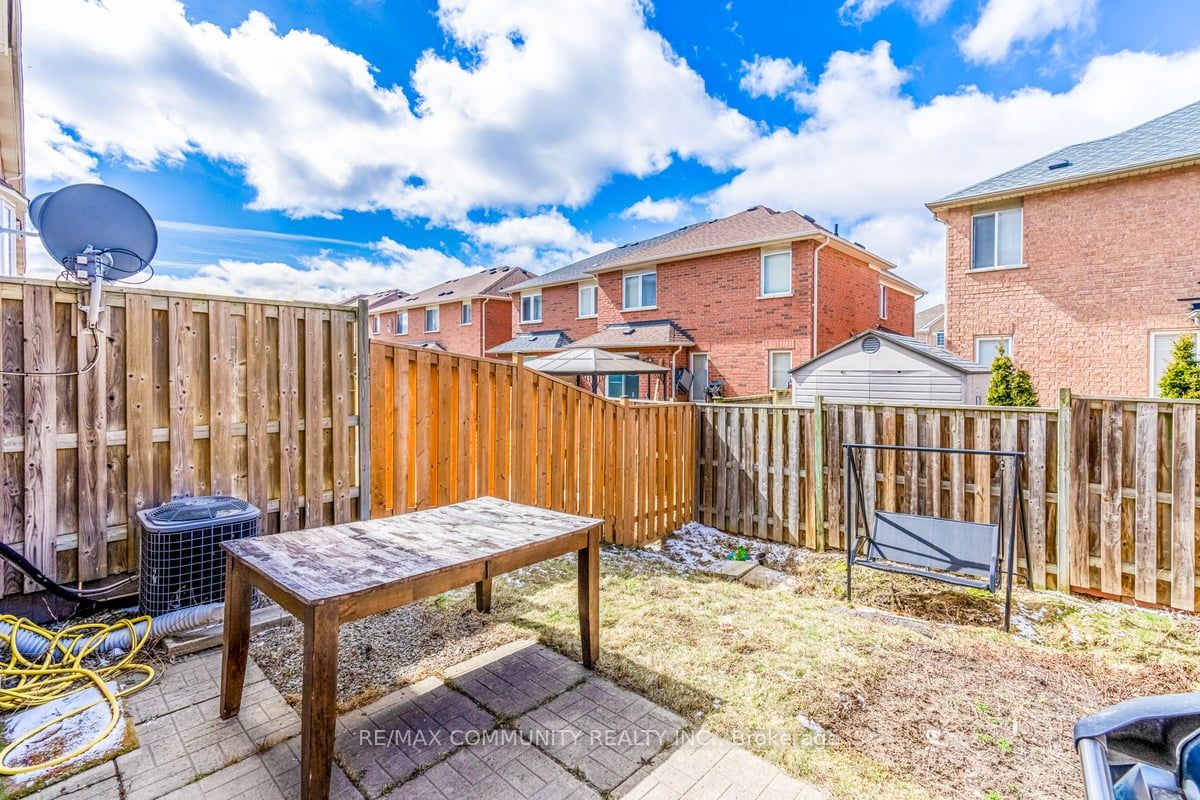 271 Richvale Dr S, #10
