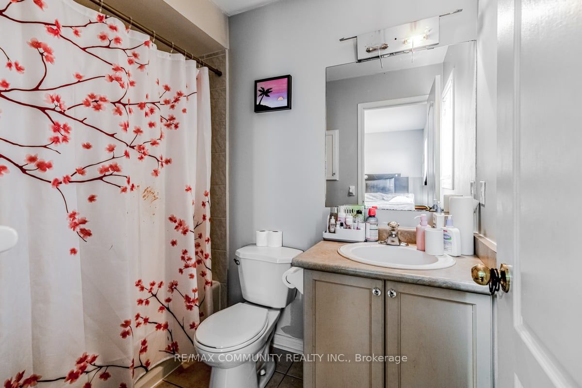 271 Richvale Dr S, #10