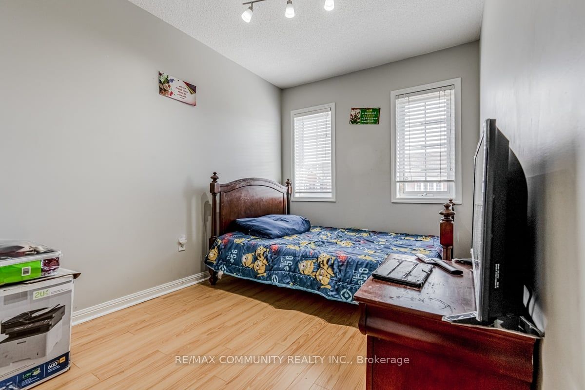 271 Richvale Dr S, #10