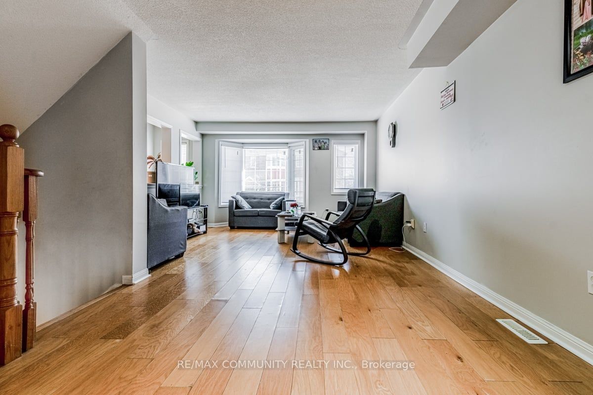 271 Richvale Dr S, #10