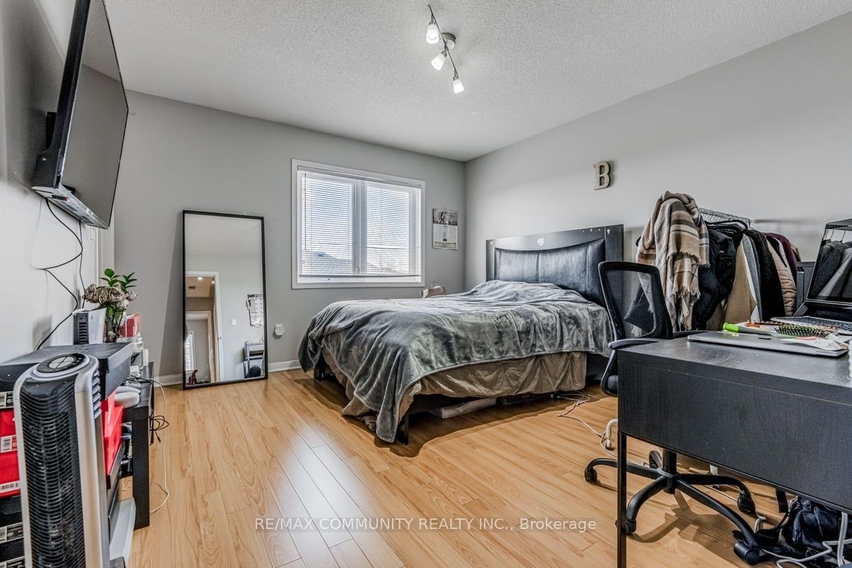 271 Richvale Dr S, #10