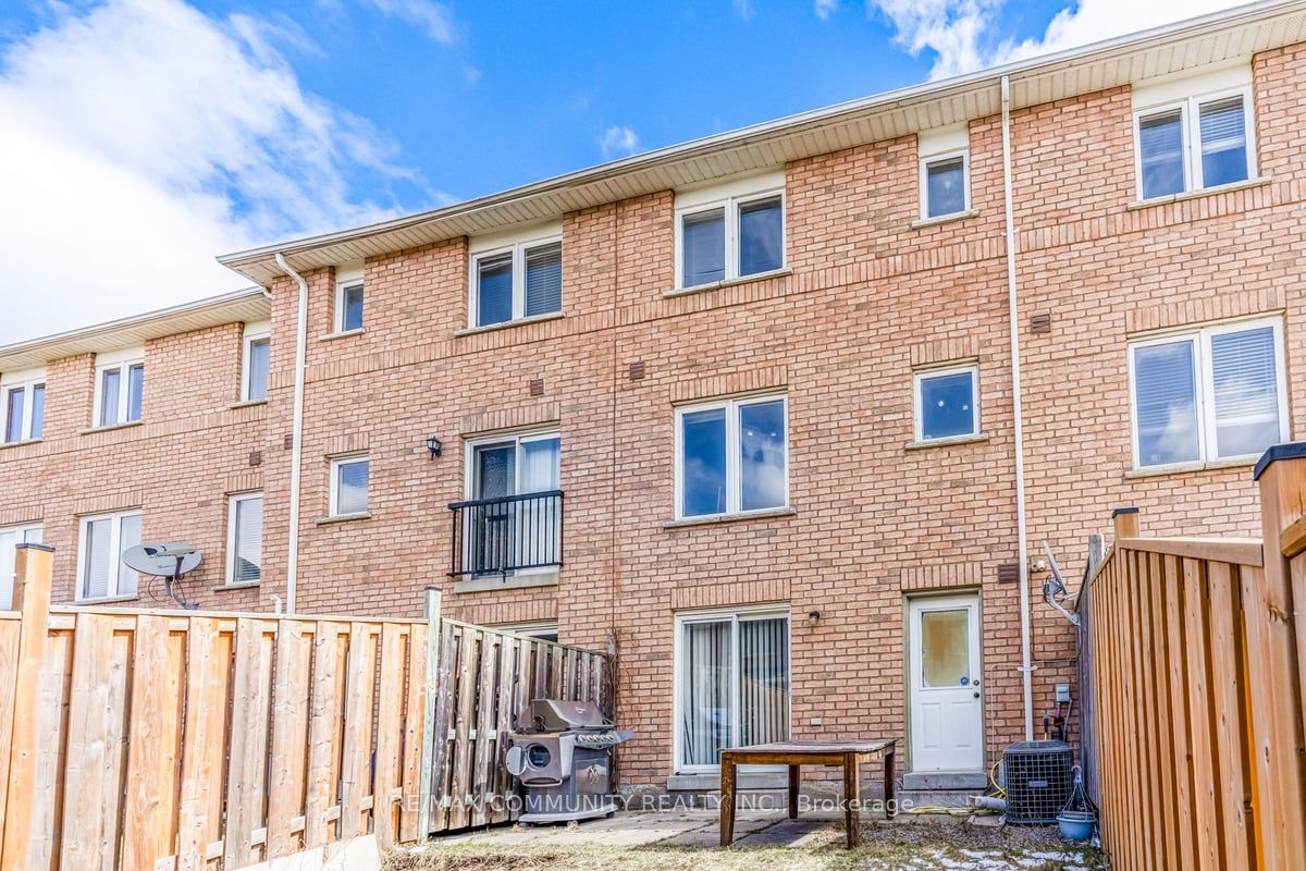 271 Richvale Dr S, #10