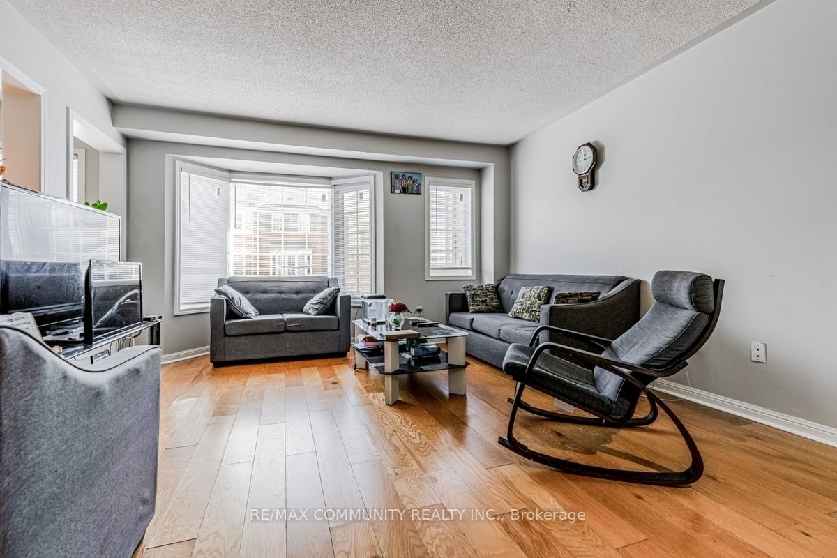 271 Richvale Dr S, #10