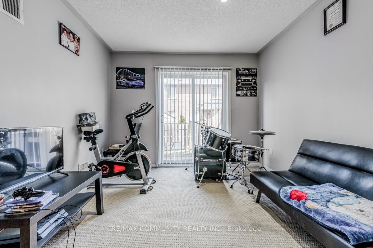 271 Richvale Dr S, #10