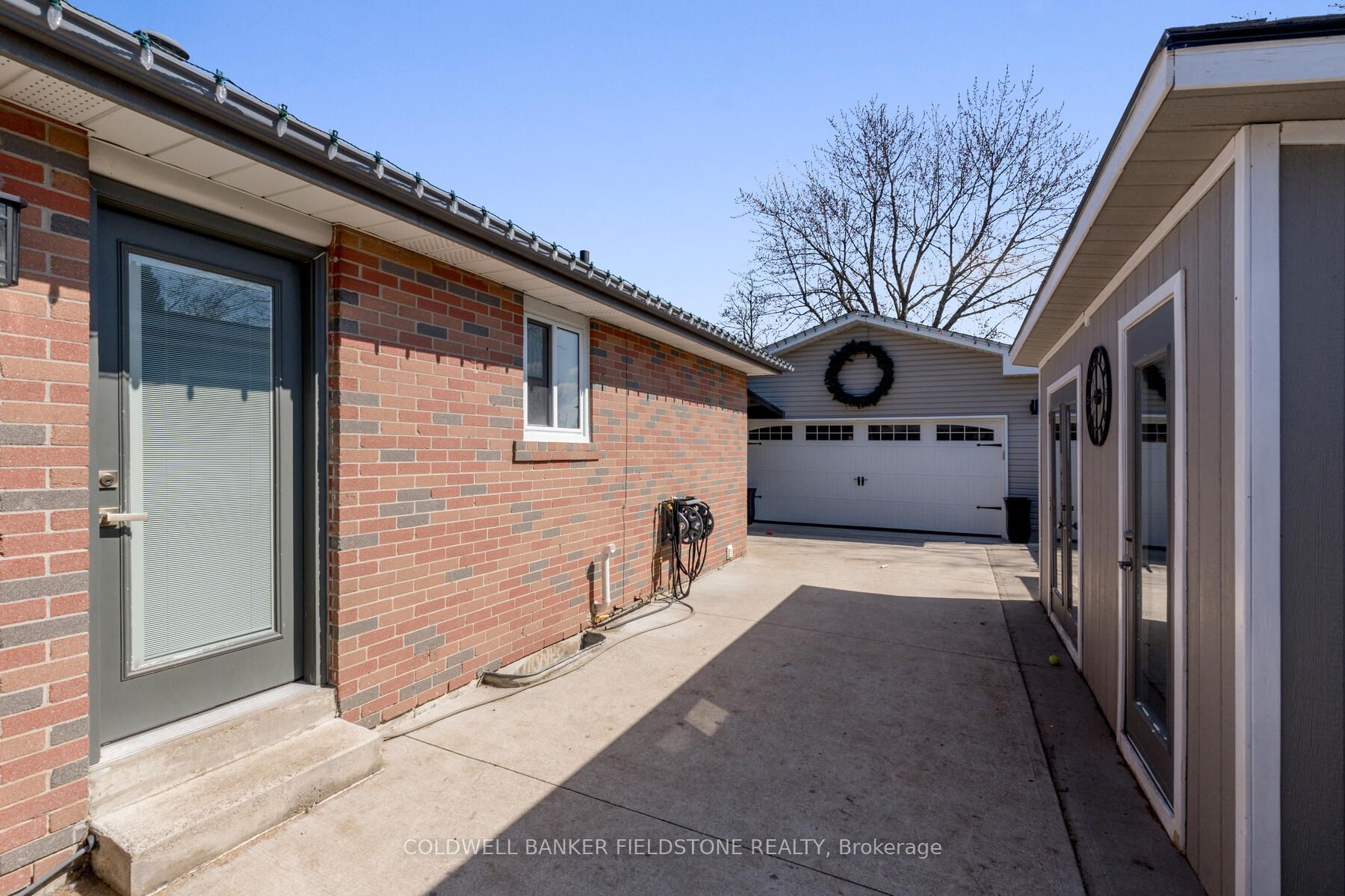 15 Marilyn Cres