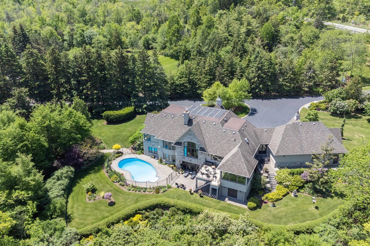 5652 Steeles Ave W