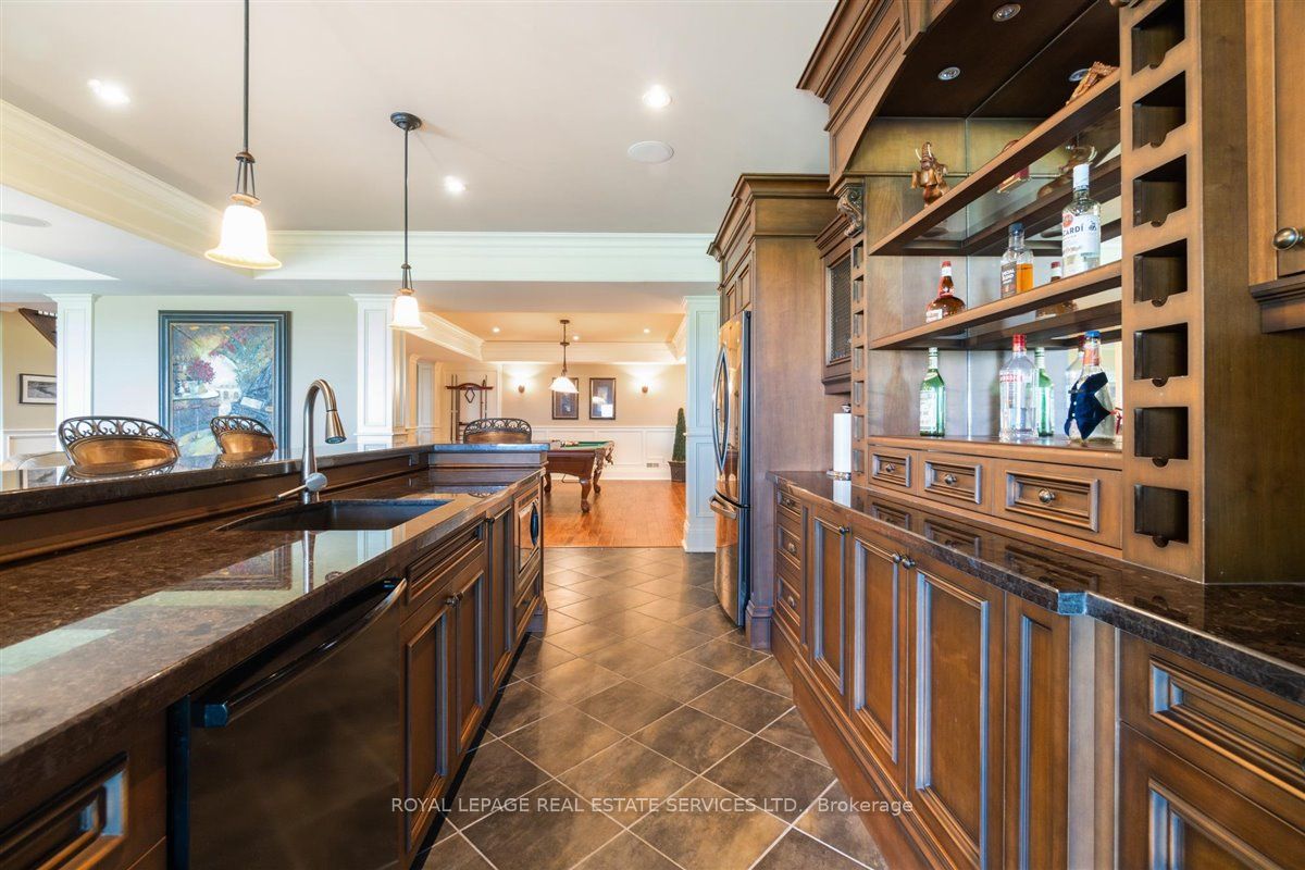 5652 Steeles Ave W