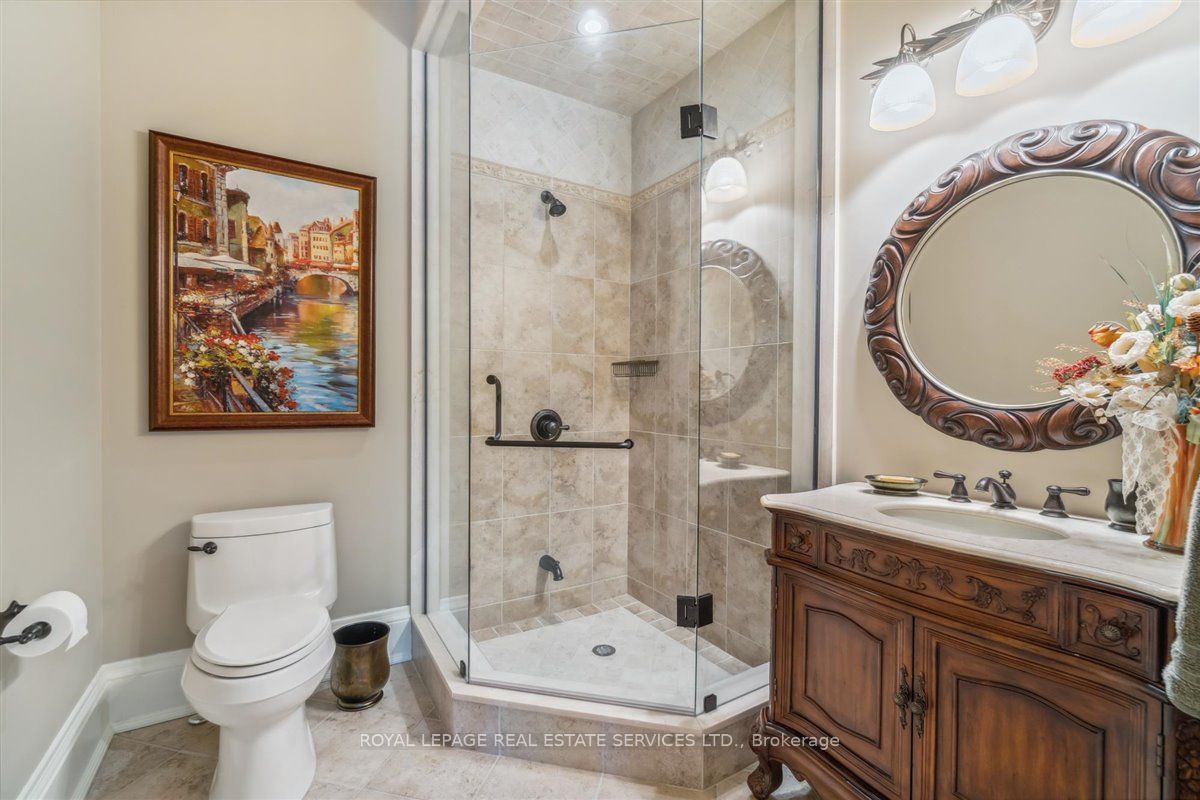 5652 Steeles Ave W