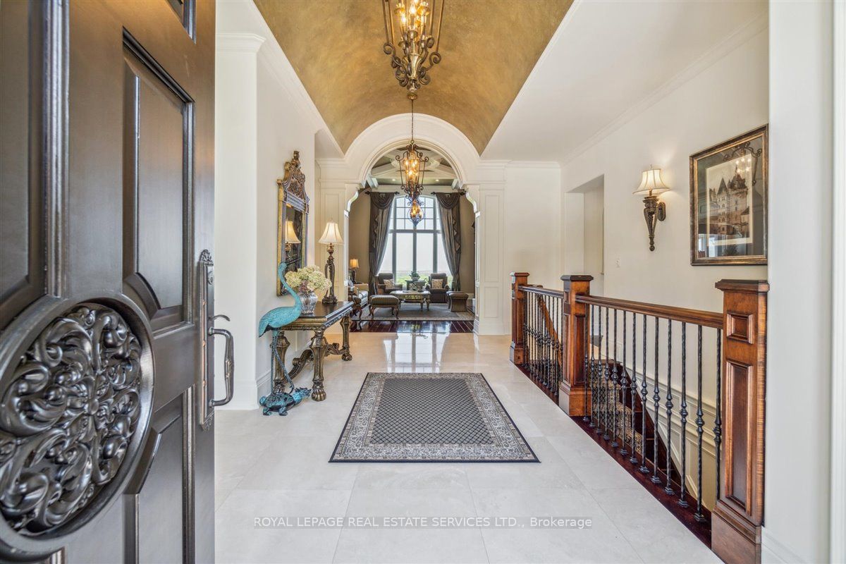 5652 Steeles Ave W