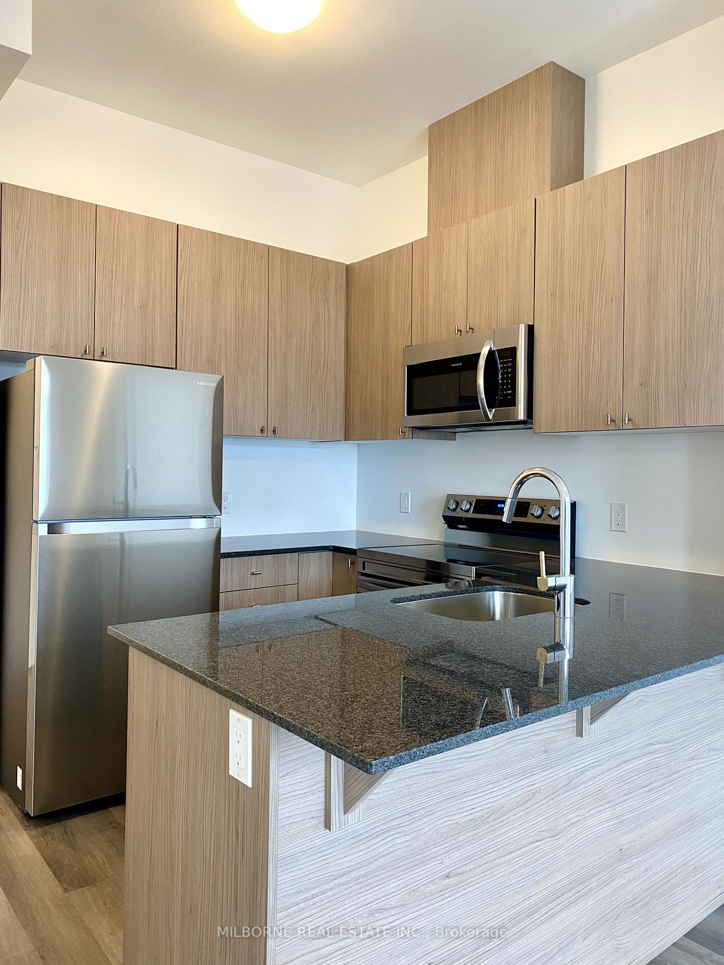470 Gordon Krantz Ave, #609