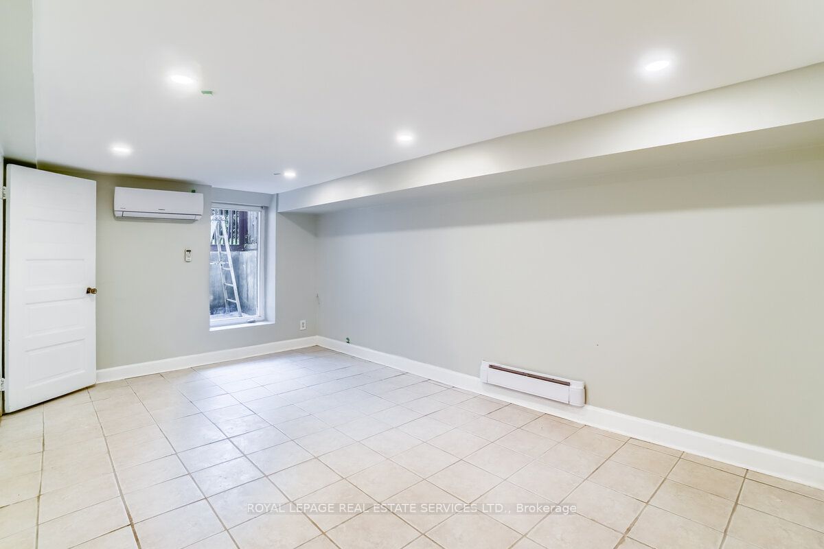 31 Tyndall Avenue
