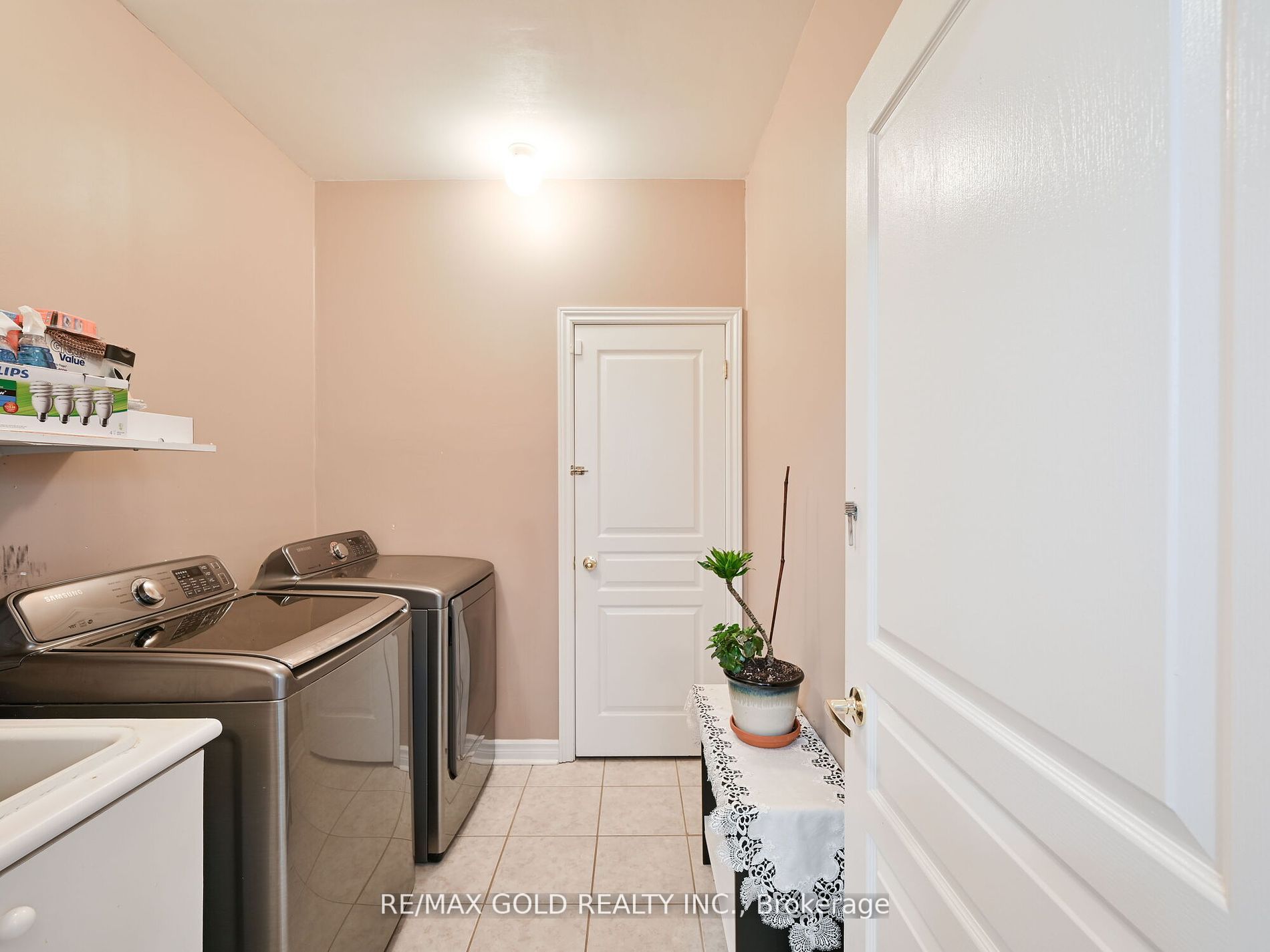 25 Maverick Cres