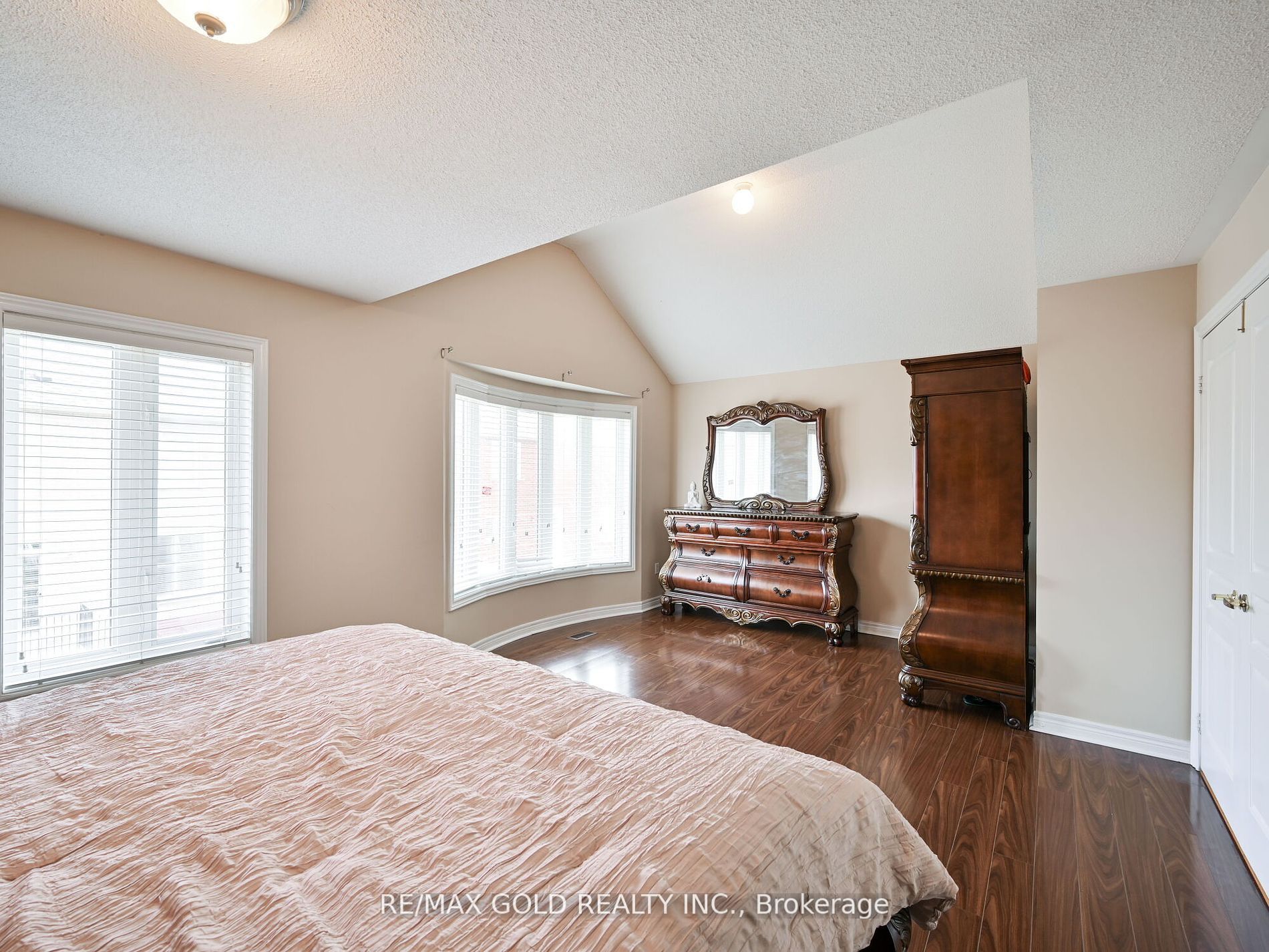 25 Maverick Cres