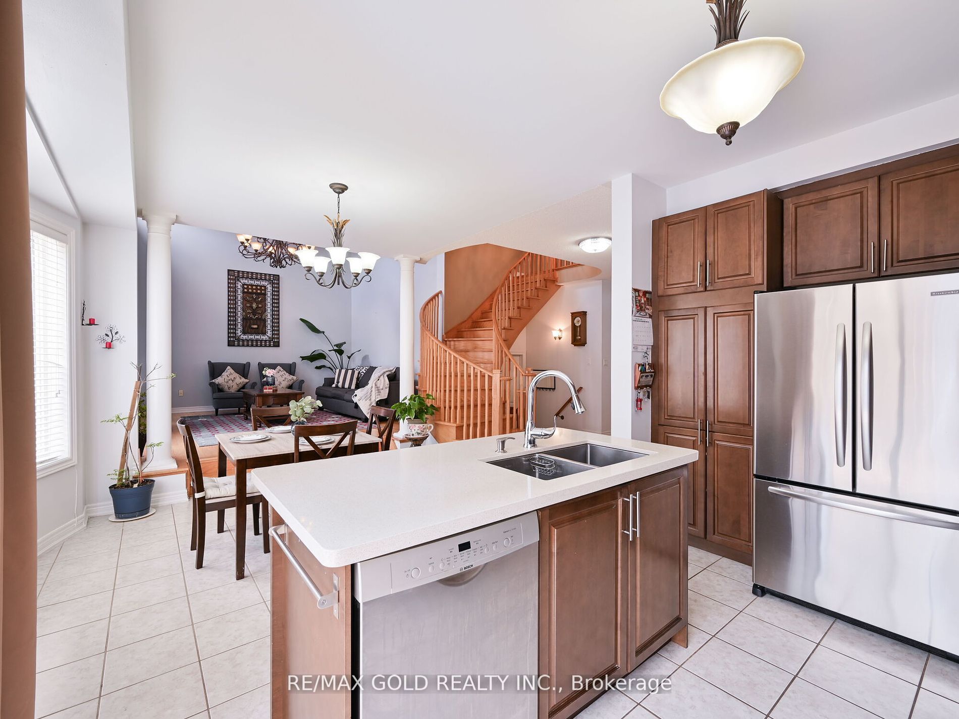 25 Maverick Cres