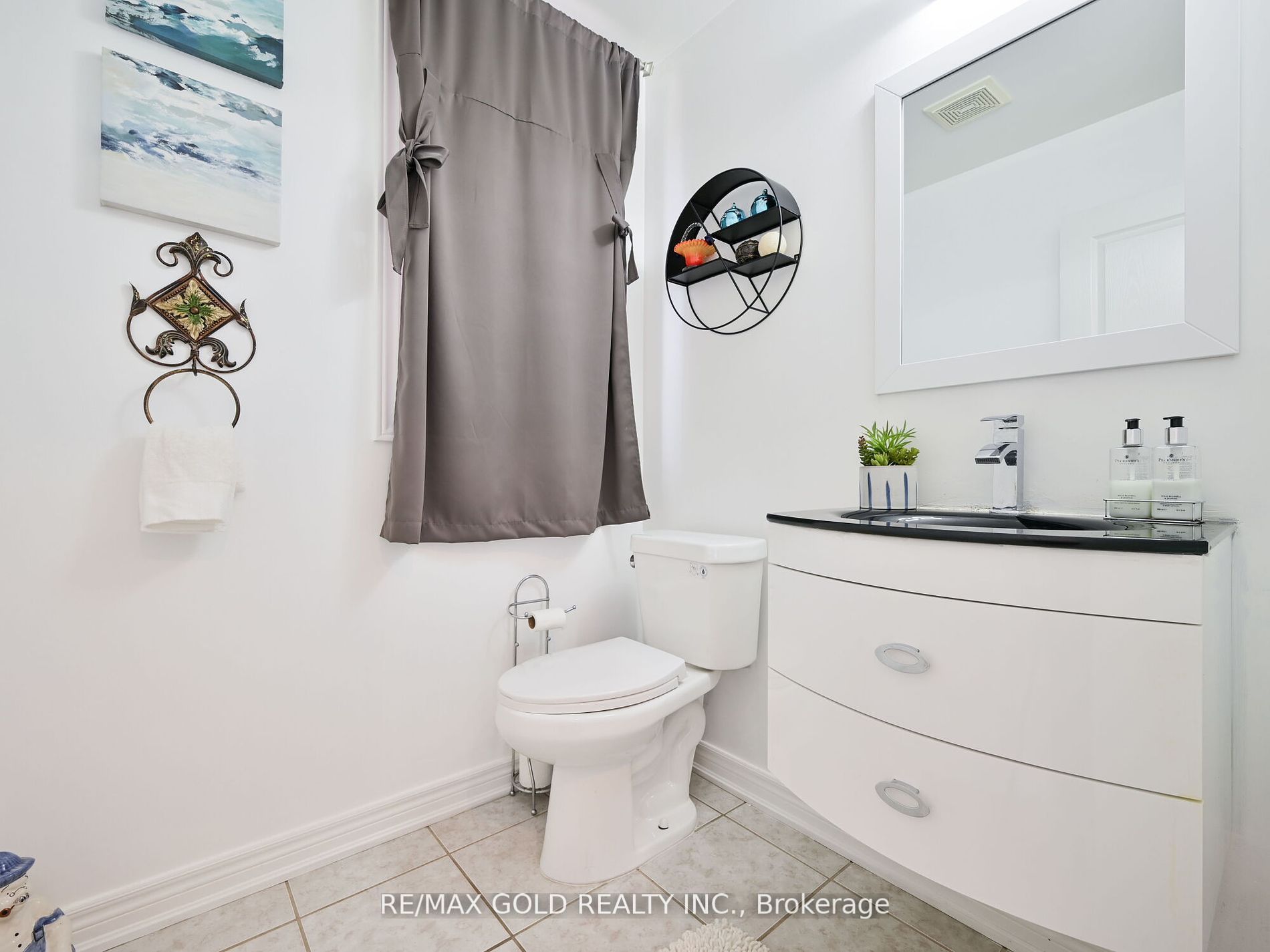 25 Maverick Cres