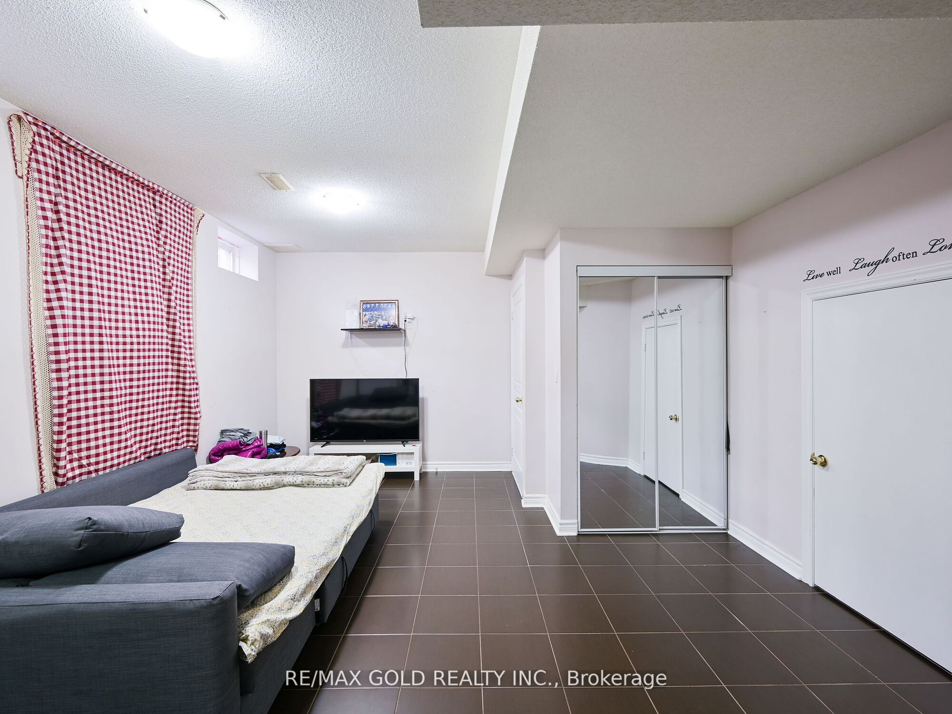 25 Maverick Cres