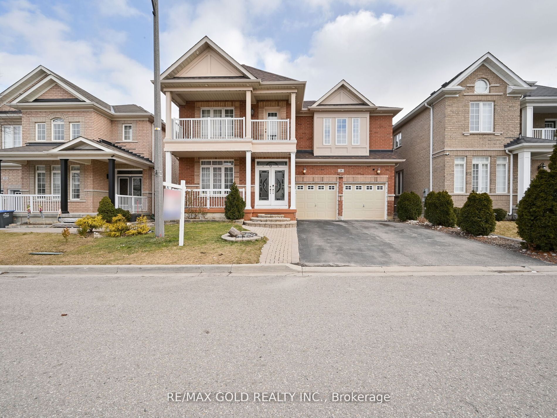 25 Maverick Cres