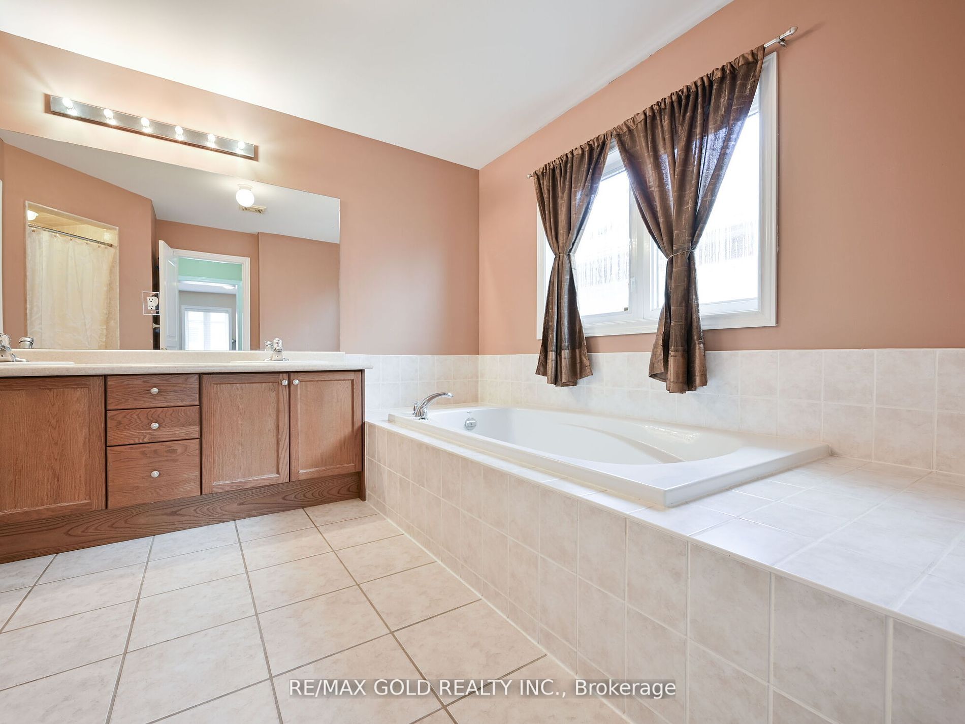 25 Maverick Cres