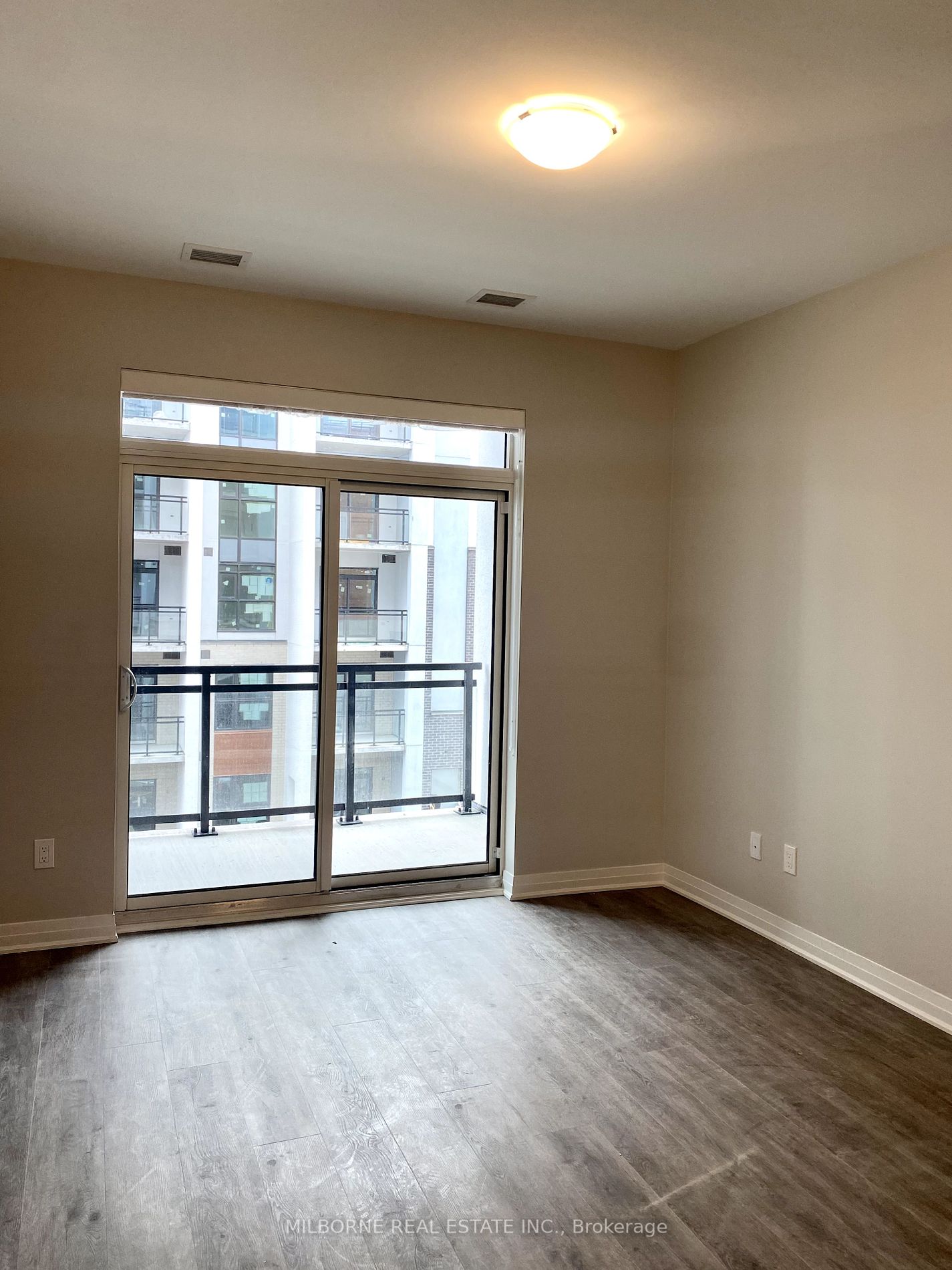 470 Gordon Krantz Ave, #304