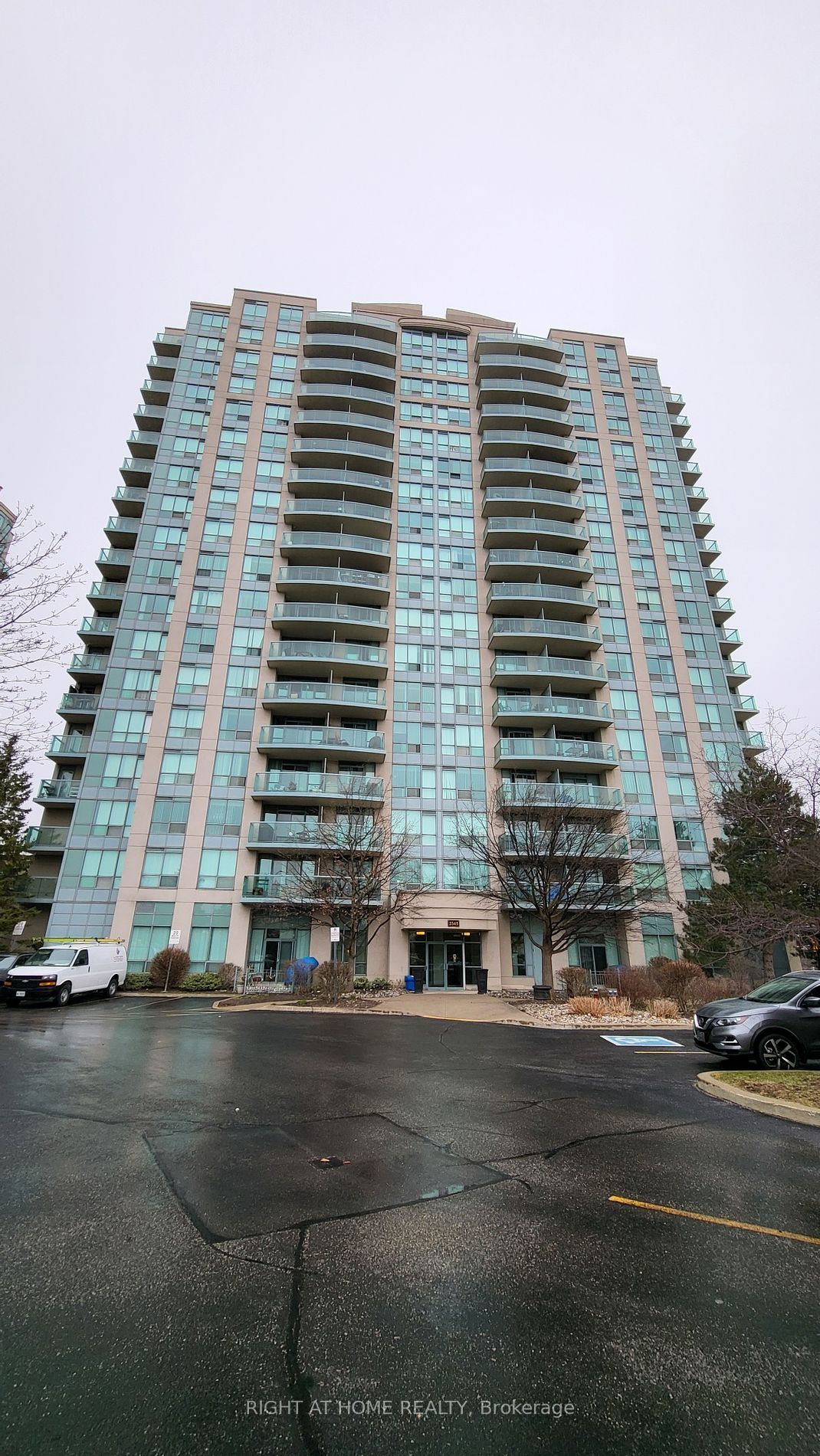 2545 Erin Centre Blvd, #1704