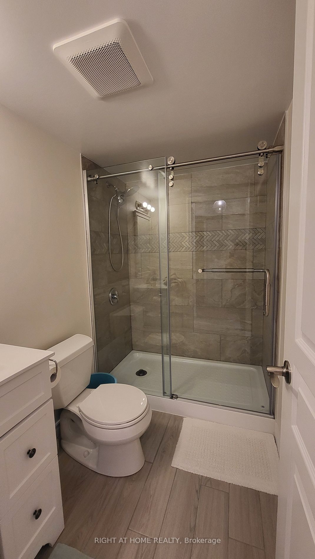 2545 Erin Centre Blvd, #1704
