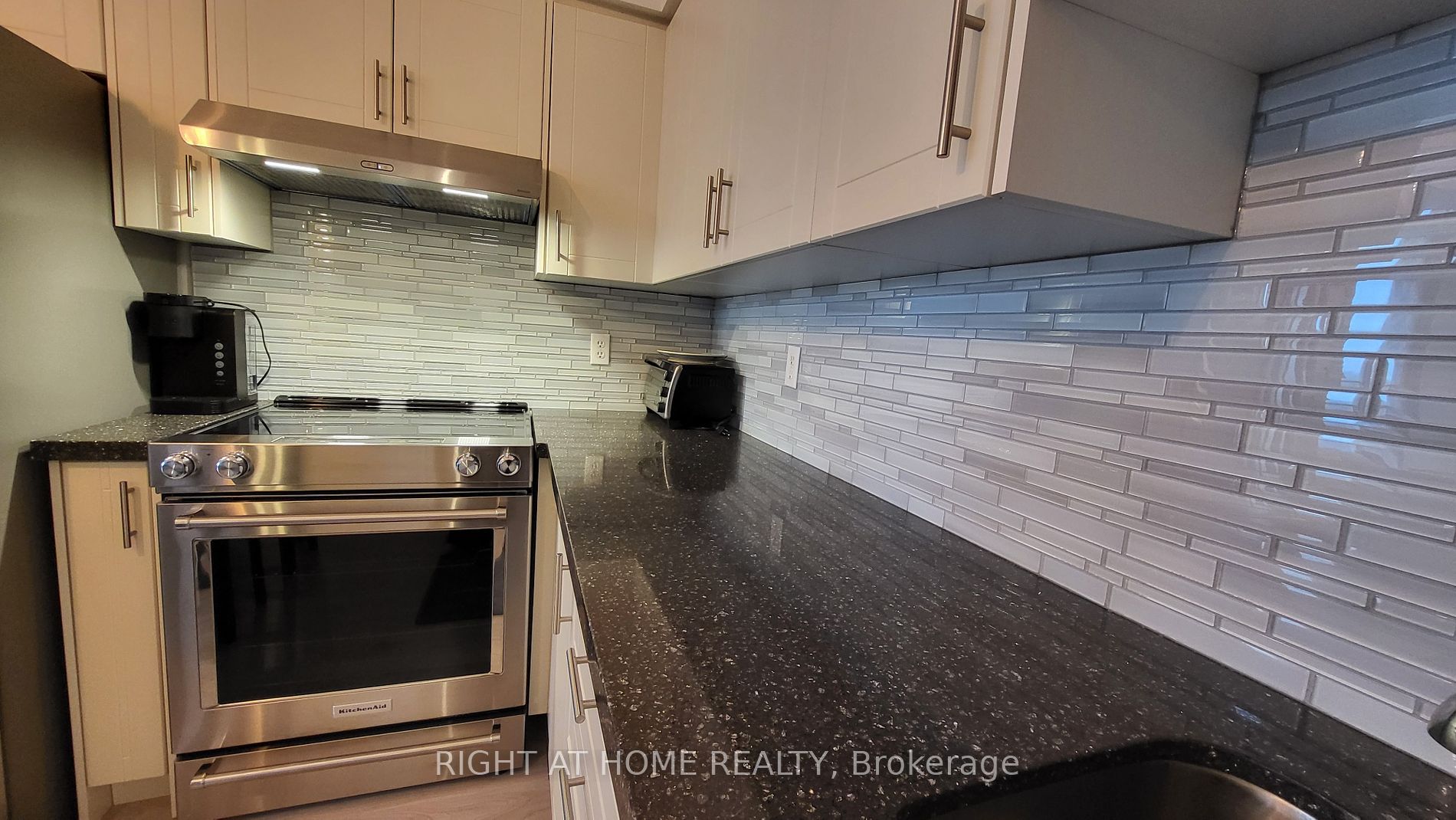 2545 Erin Centre Blvd, #1704