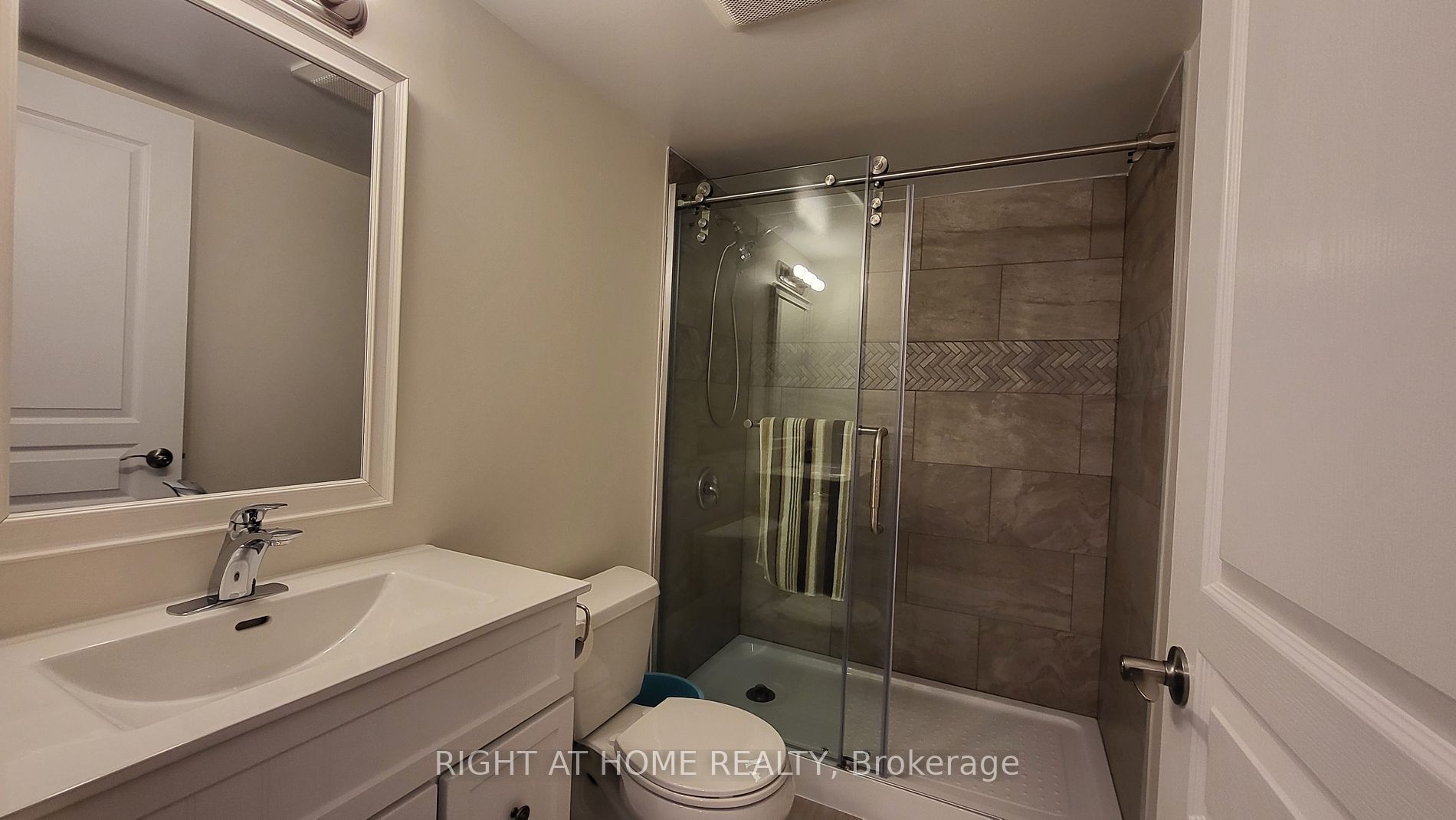 2545 Erin Centre Blvd, #1704