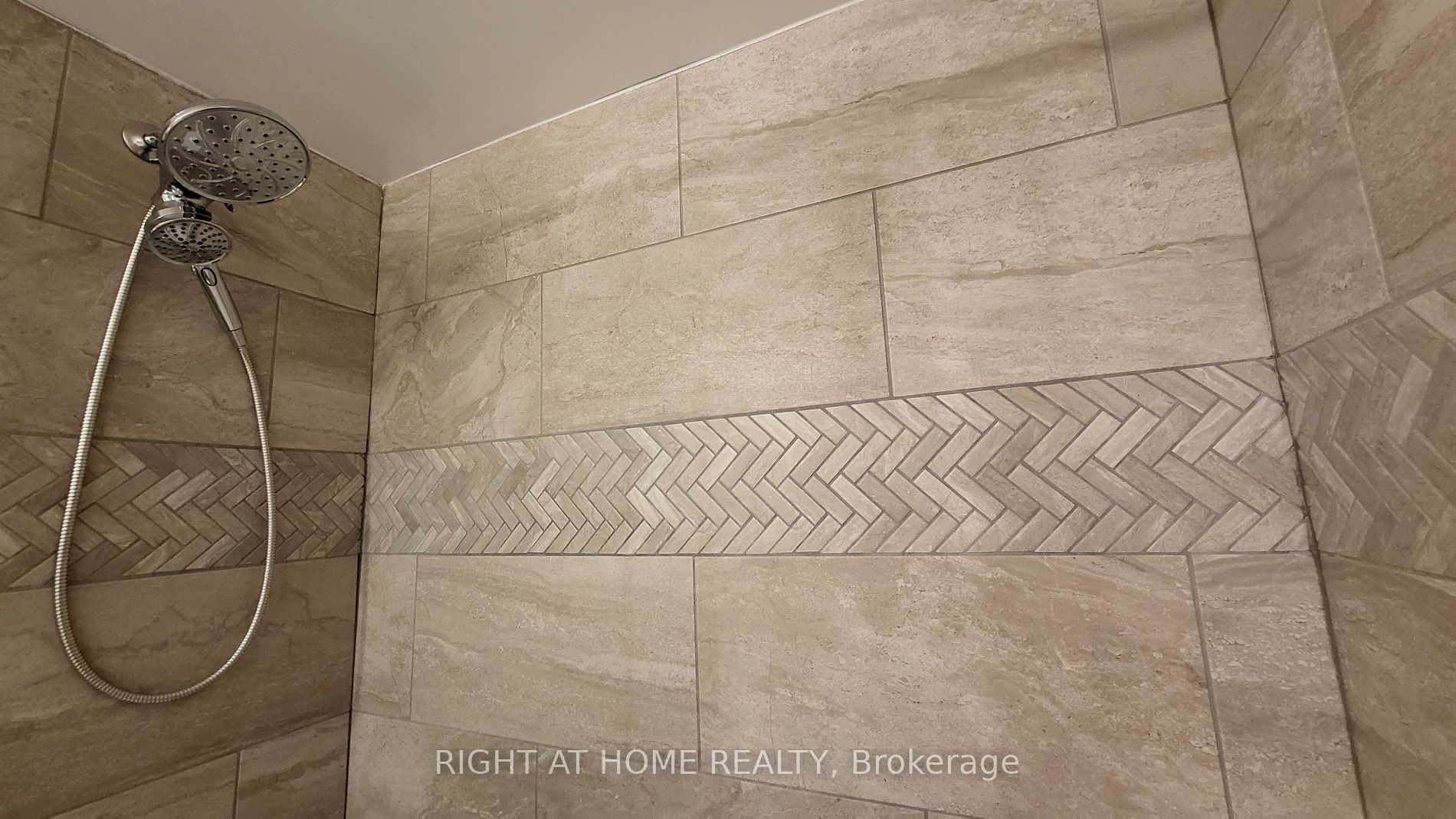 2545 Erin Centre Blvd, #1704