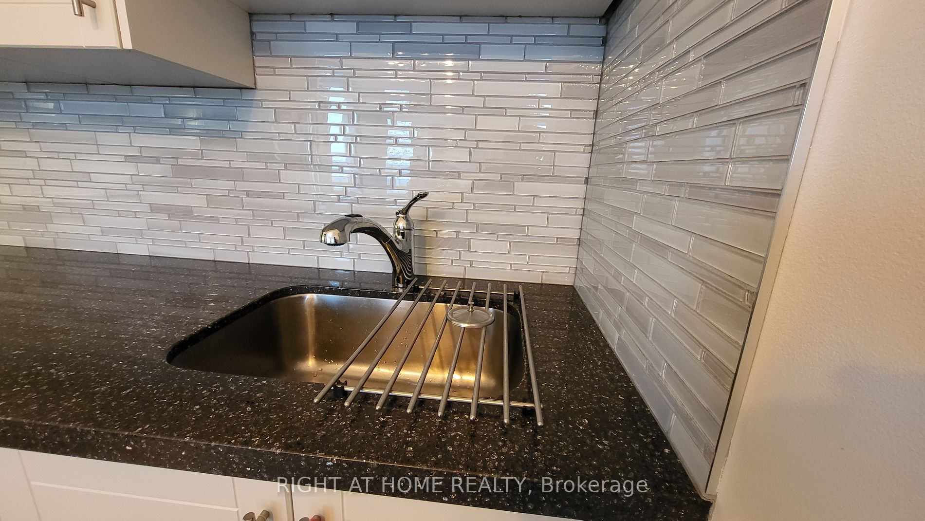 2545 Erin Centre Blvd, #1704