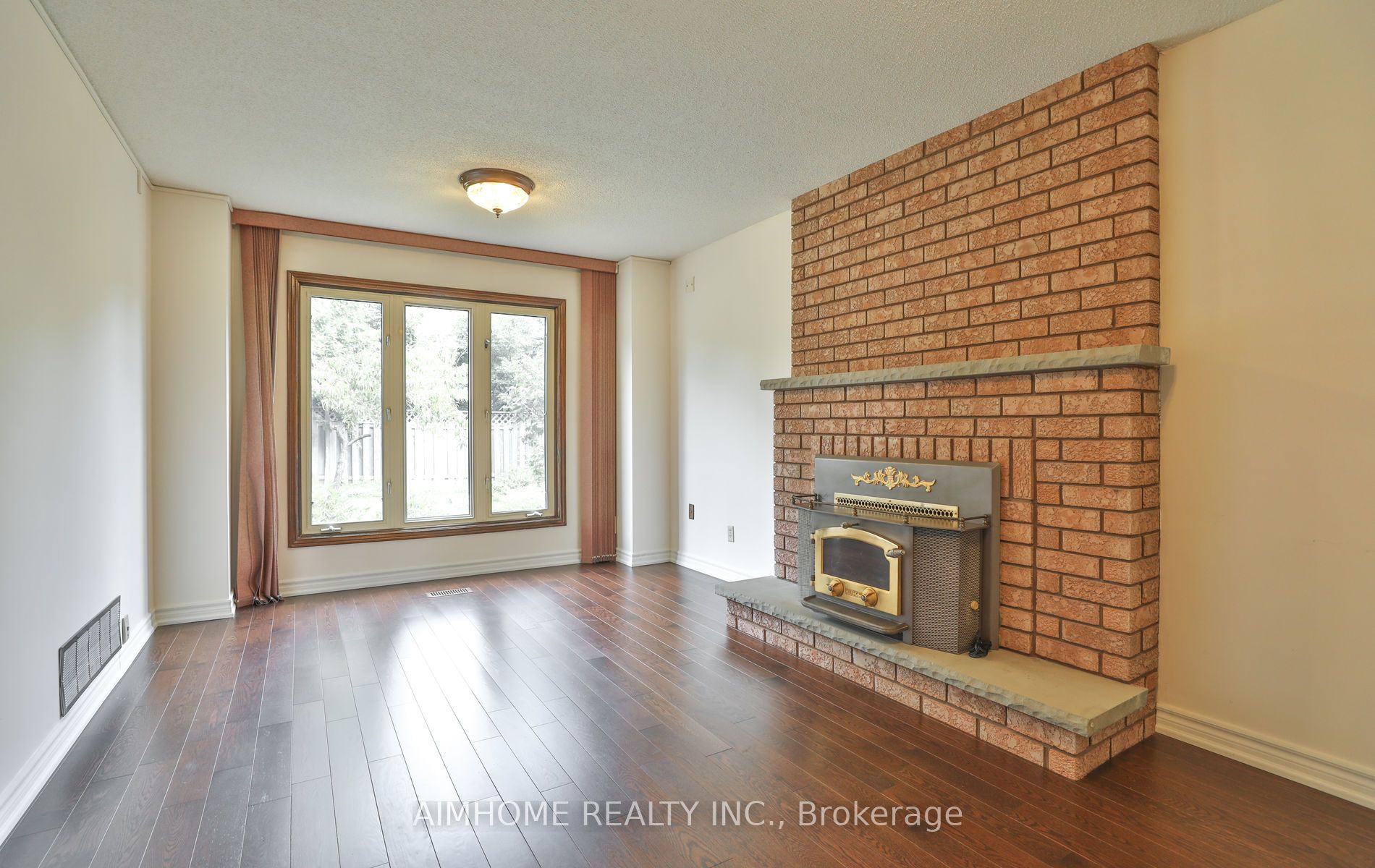 1339 Windrush Dr