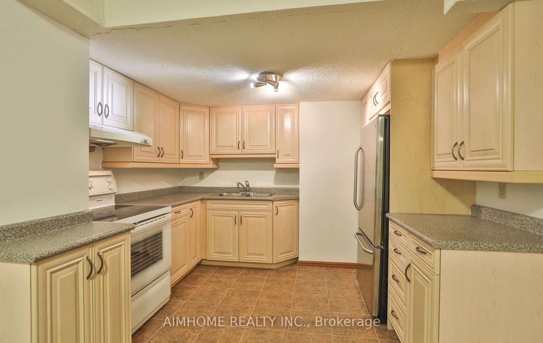 1339 Windrush Dr