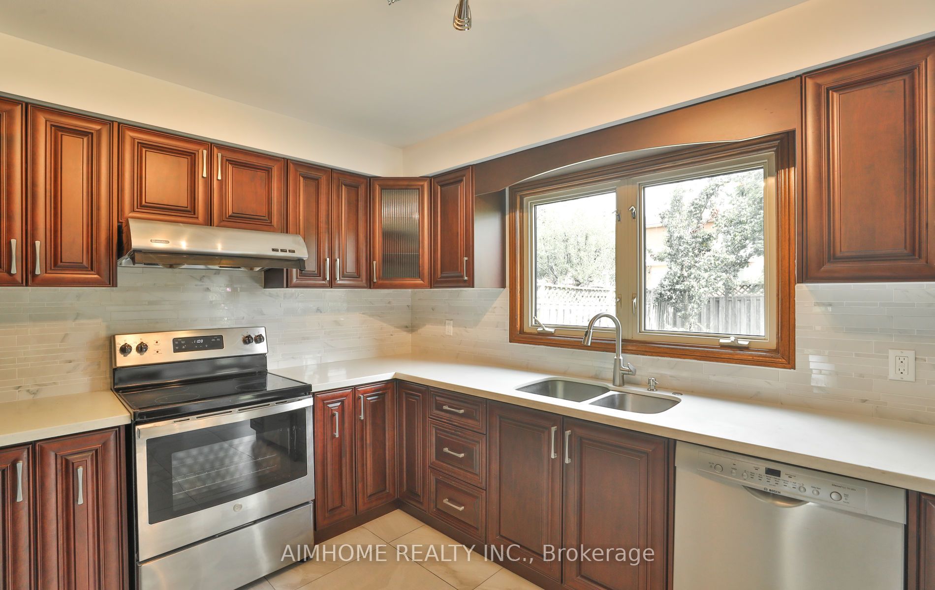 1339 Windrush Dr
