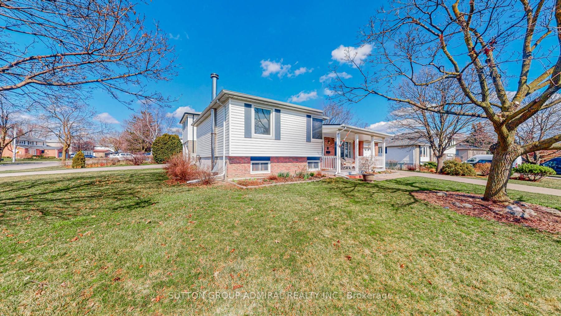 2 Geneva Cres