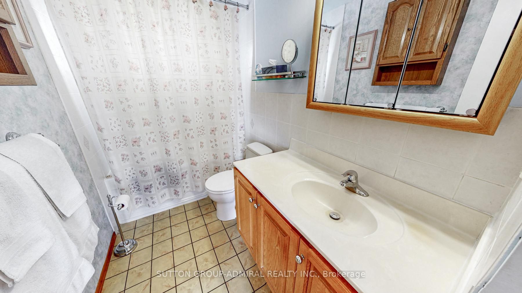2 Geneva Cres