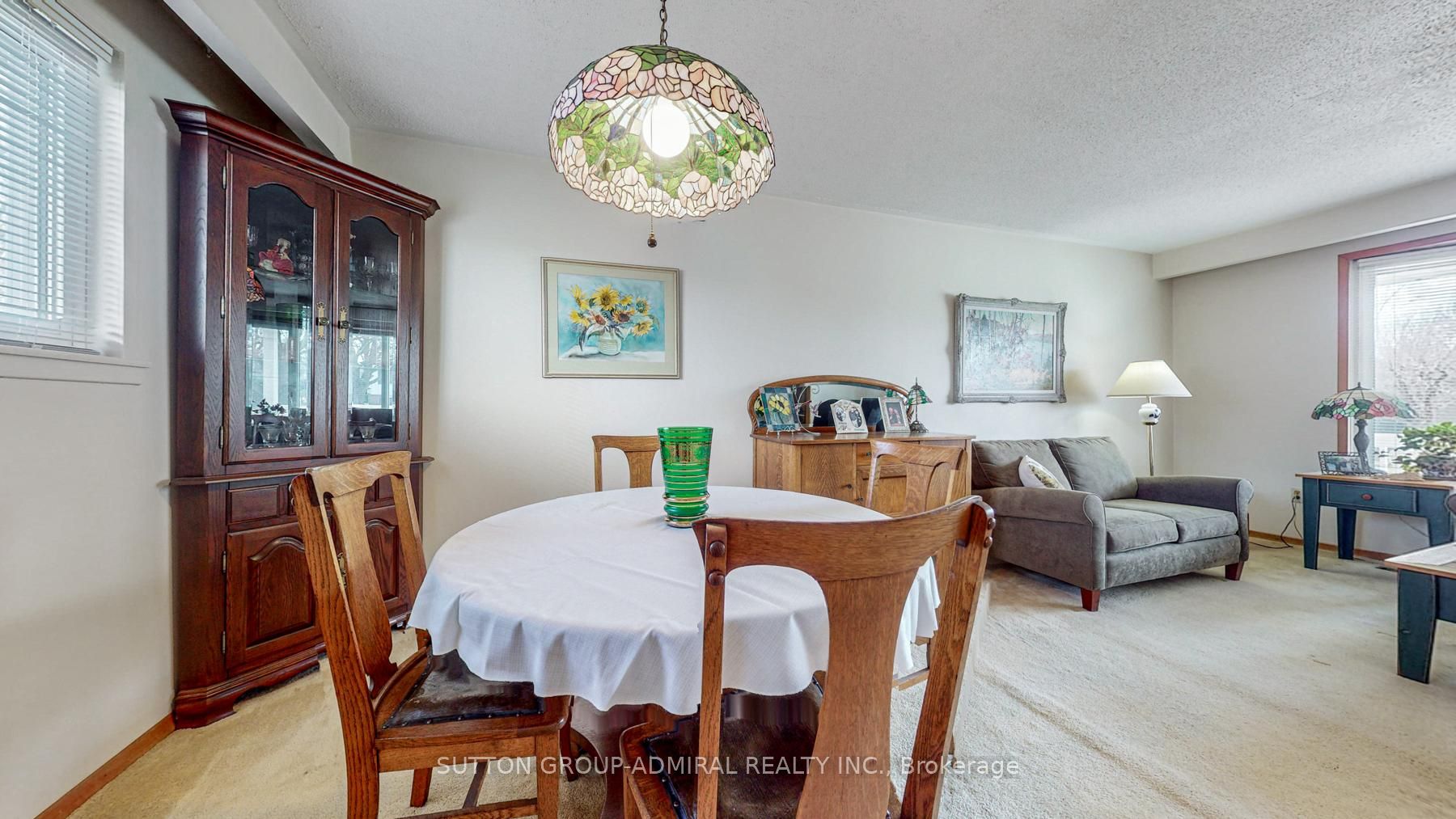 2 Geneva Cres