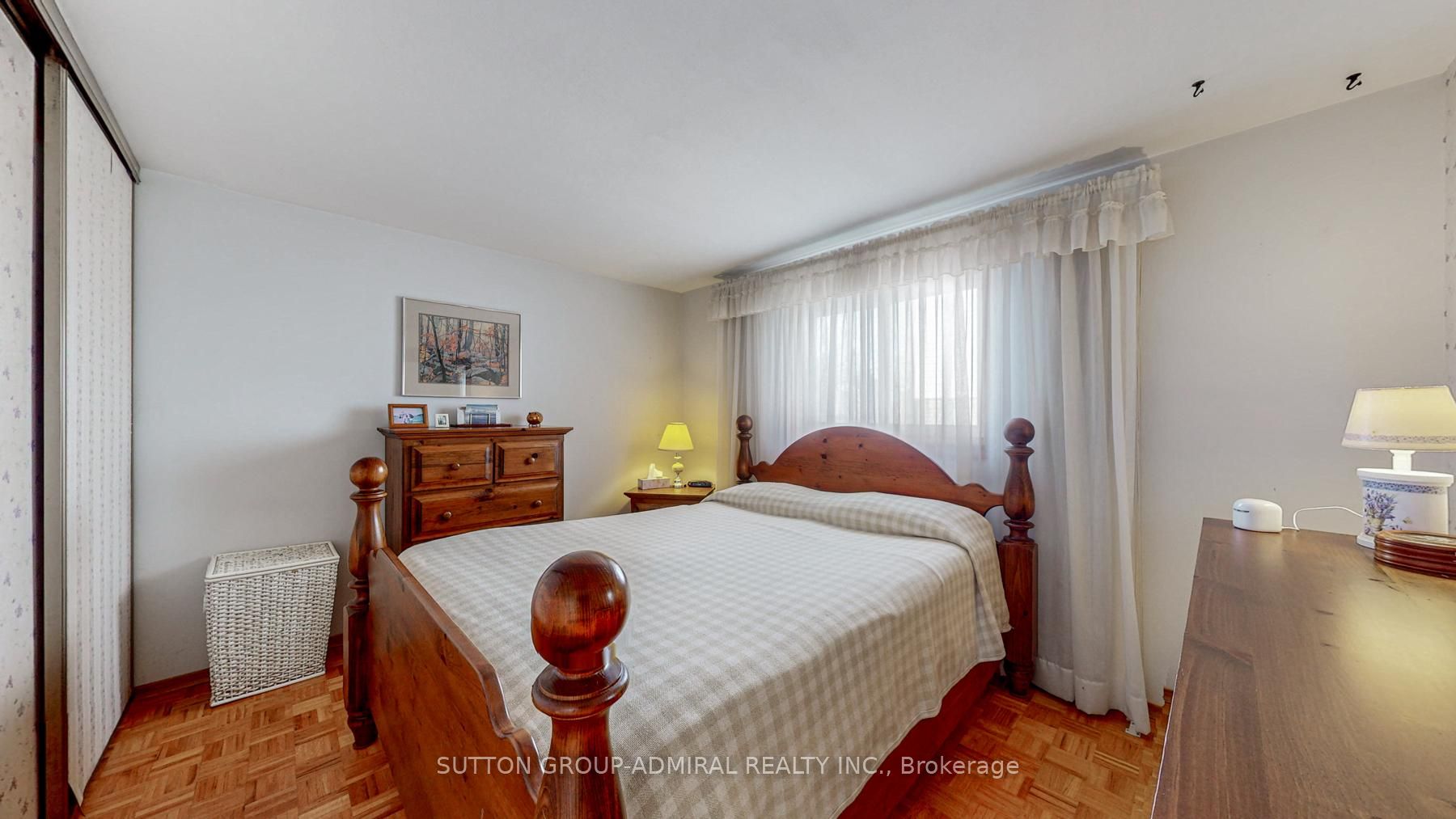 2 Geneva Cres