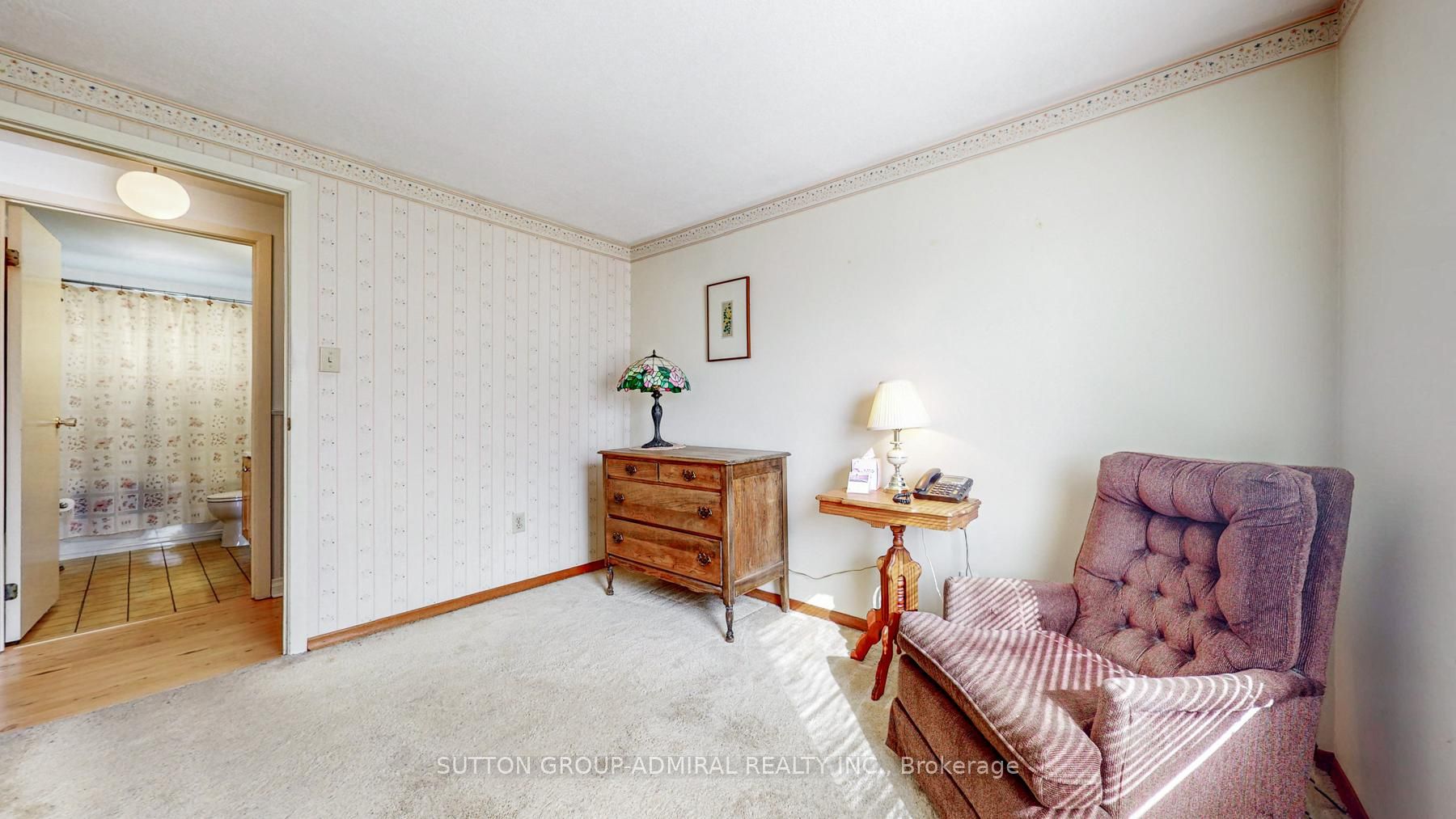 2 Geneva Cres