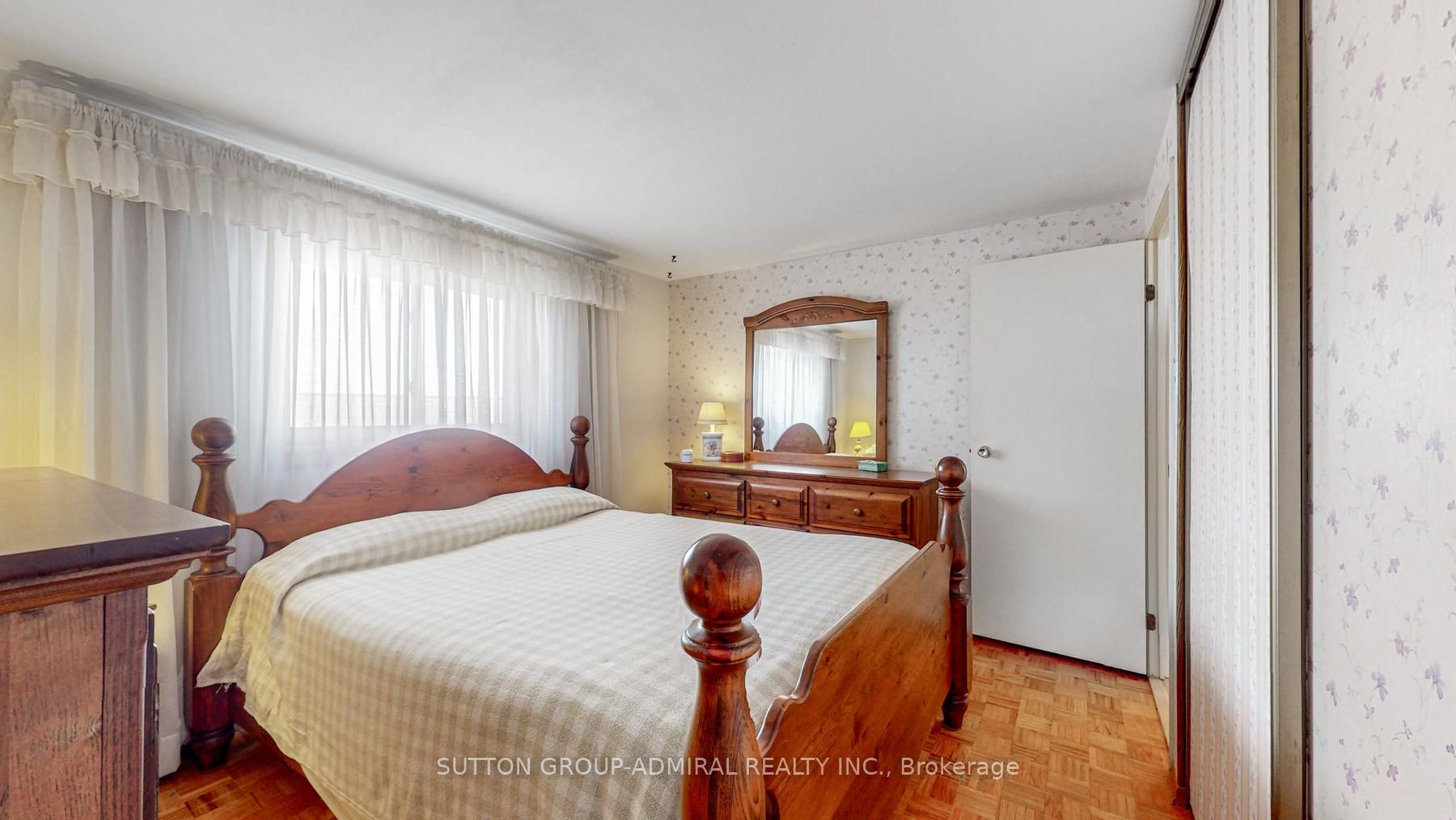 2 Geneva Cres