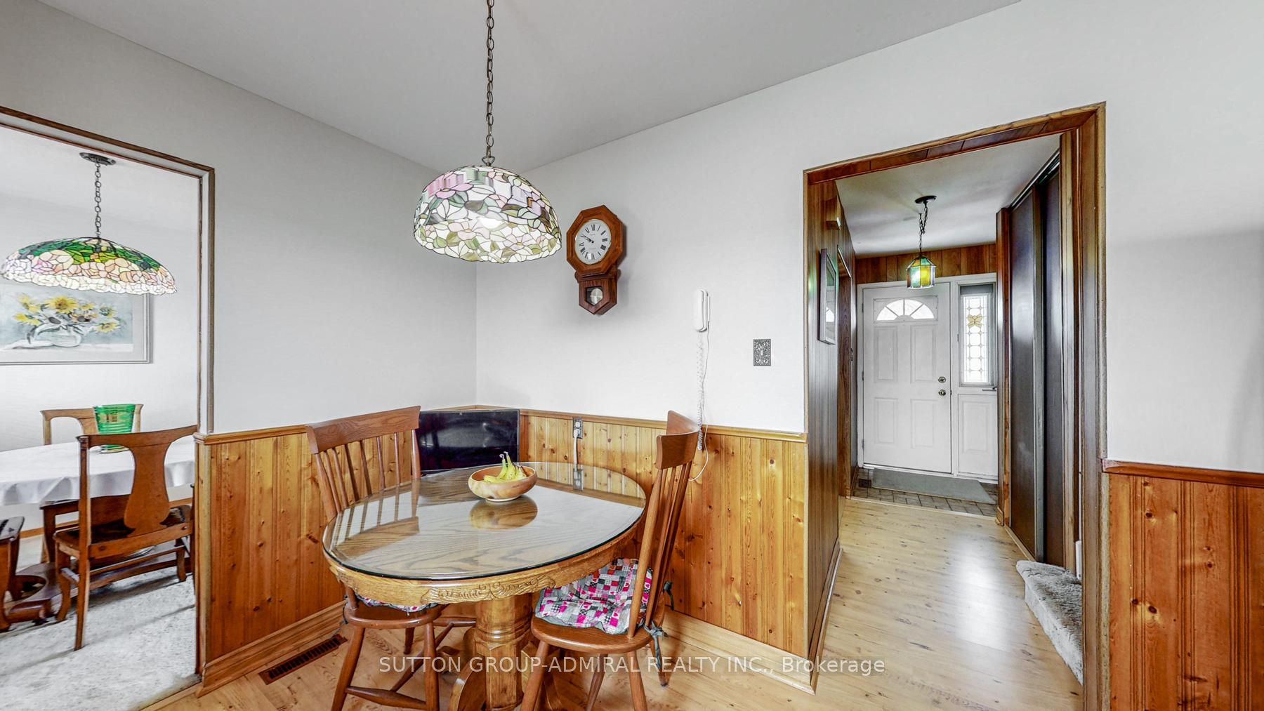 2 Geneva Cres